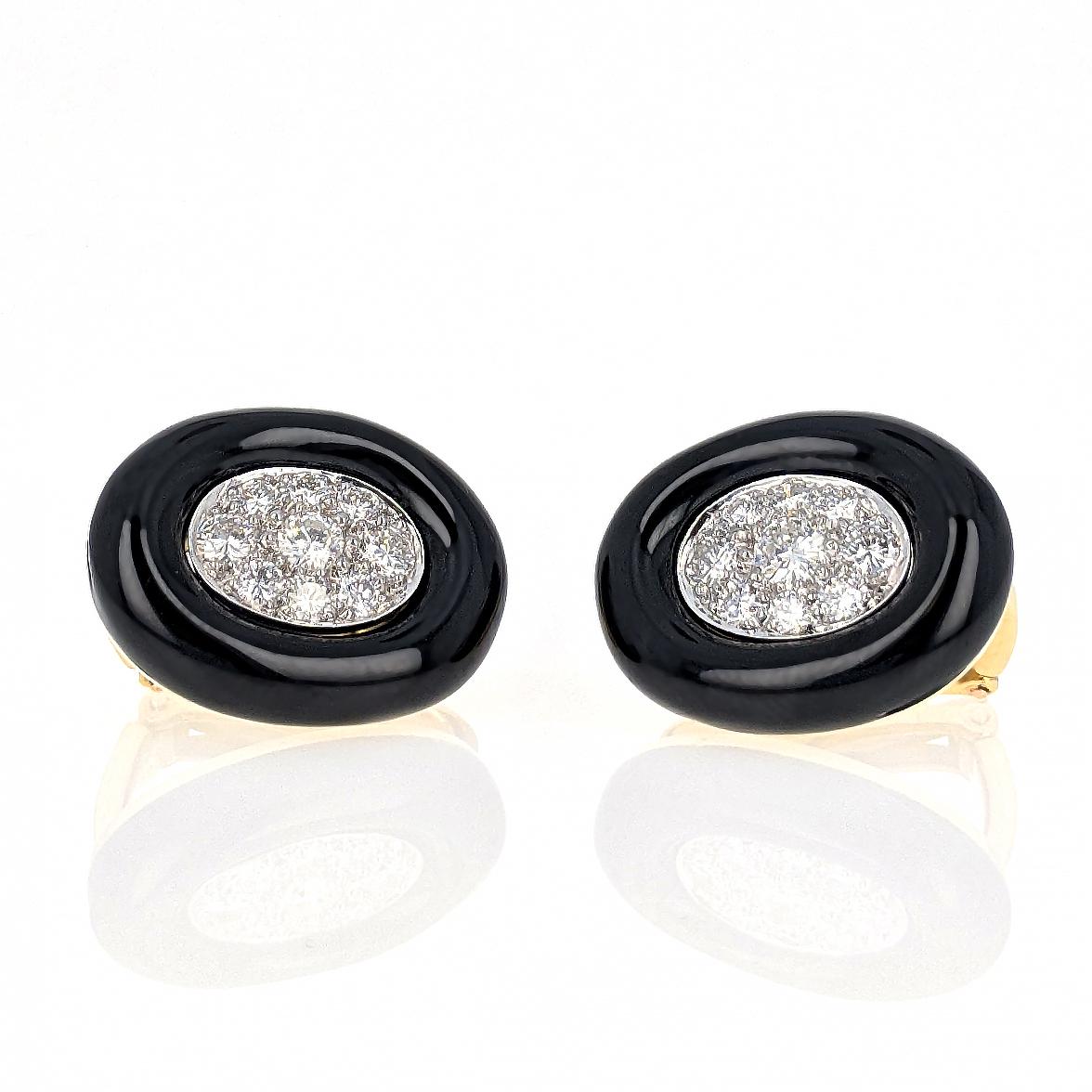 David Webb Diamond Black Enamel Yellow Gold Clip Earrings In Good Condition For Sale In New York, NY