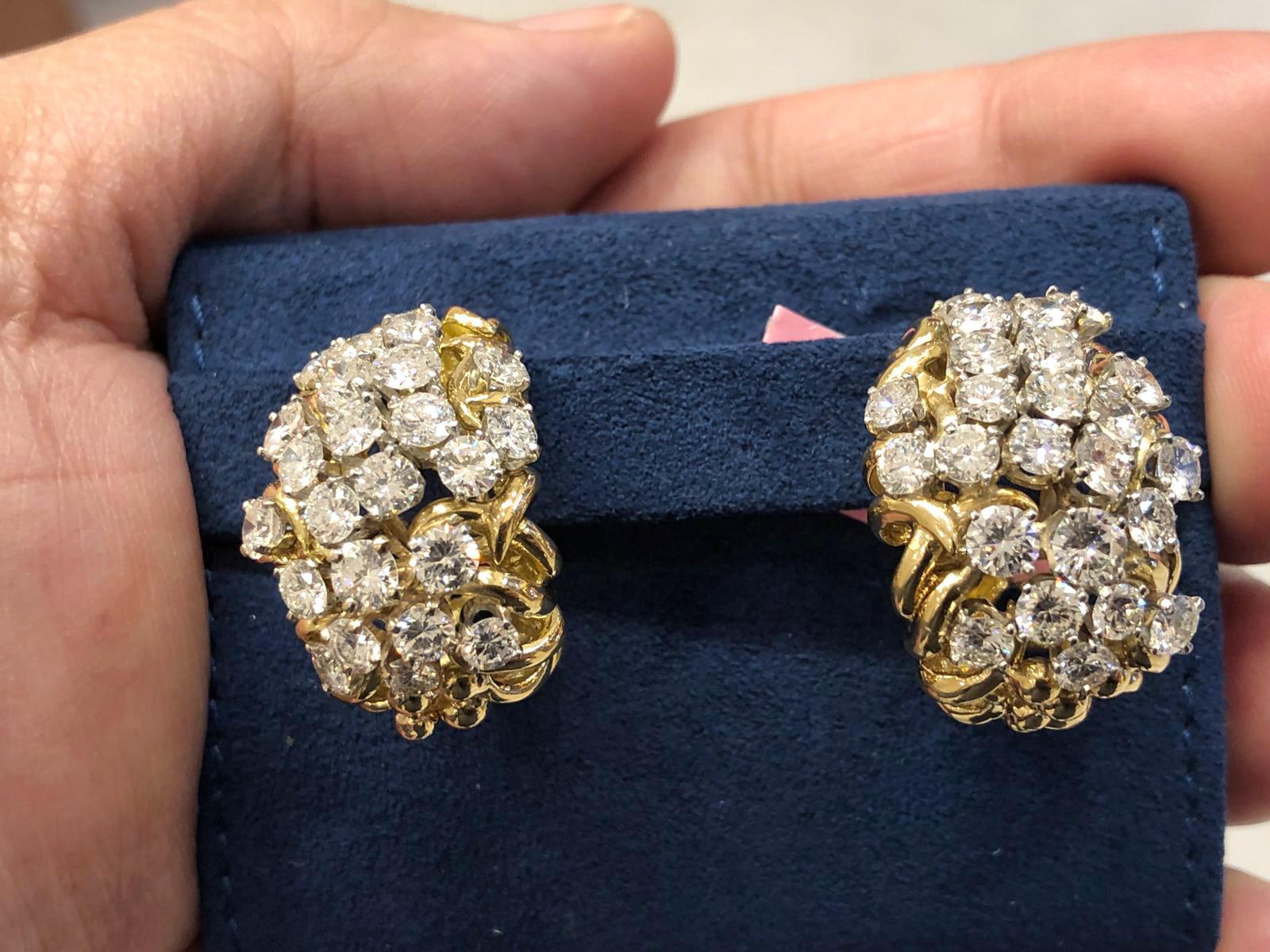 David Webb Boucles d'oreilles bombées en diamants Bon état - En vente à New York, NY