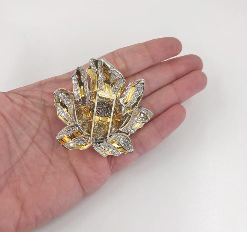 David Webb Vintage Collection Diamond Buttercup Flower Brooch In Good Condition For Sale In New York, NY