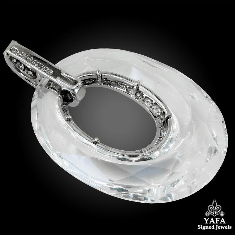 Non taillé Le pendentif DAVID WEBB en cristal et diamants en vente