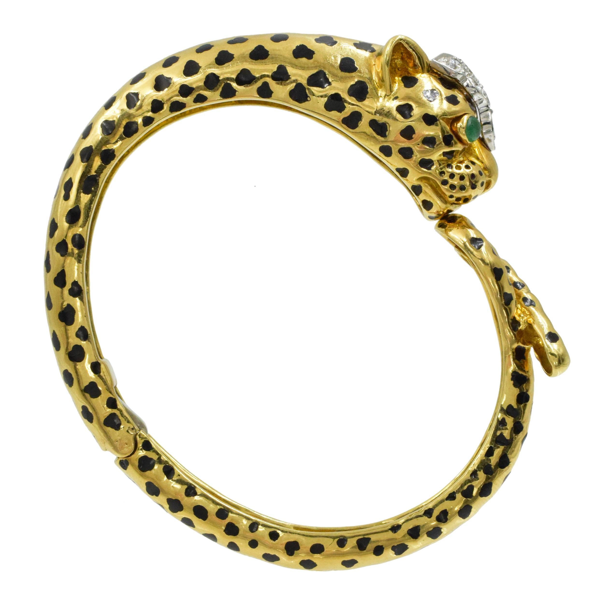 David Webb Diamond, emerald and black enamel Leopard bracelet In Excellent Condition For Sale In New York, NY