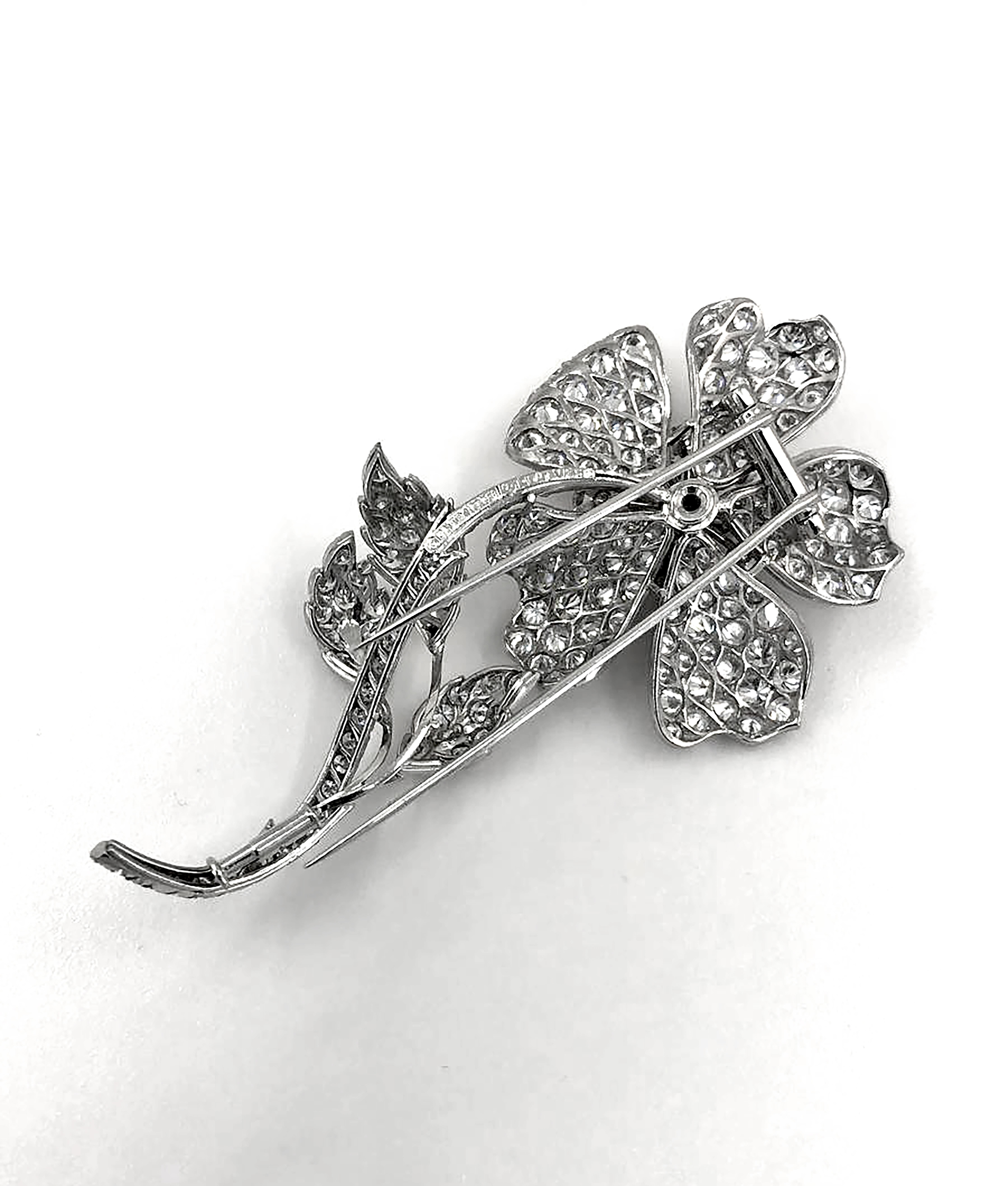 David Webb Diamond Platinum Flower Brooch In Good Condition For Sale In New York, NY