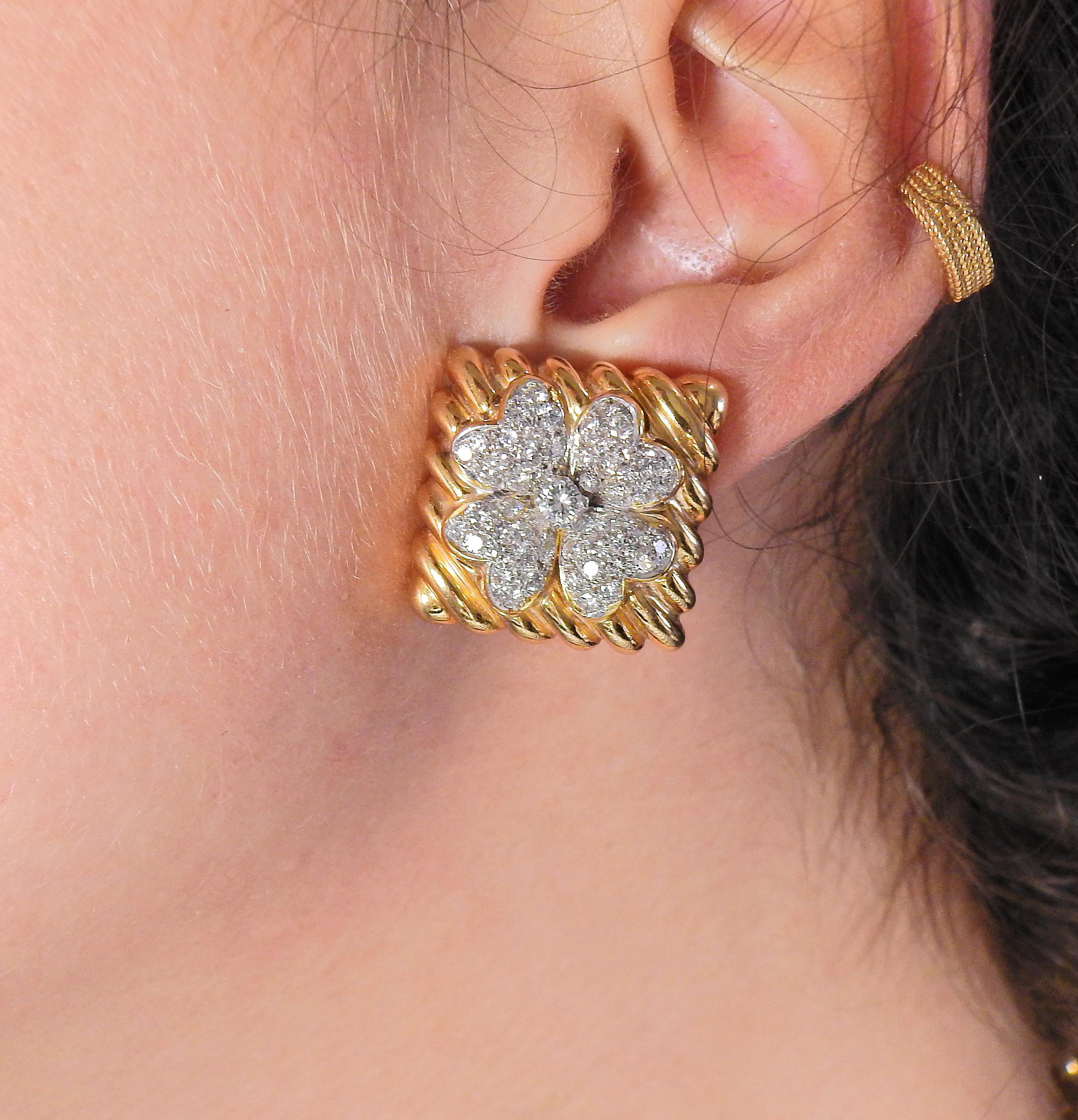 David Webb Diamond Gold Earrings In Excellent Condition In New York, NY