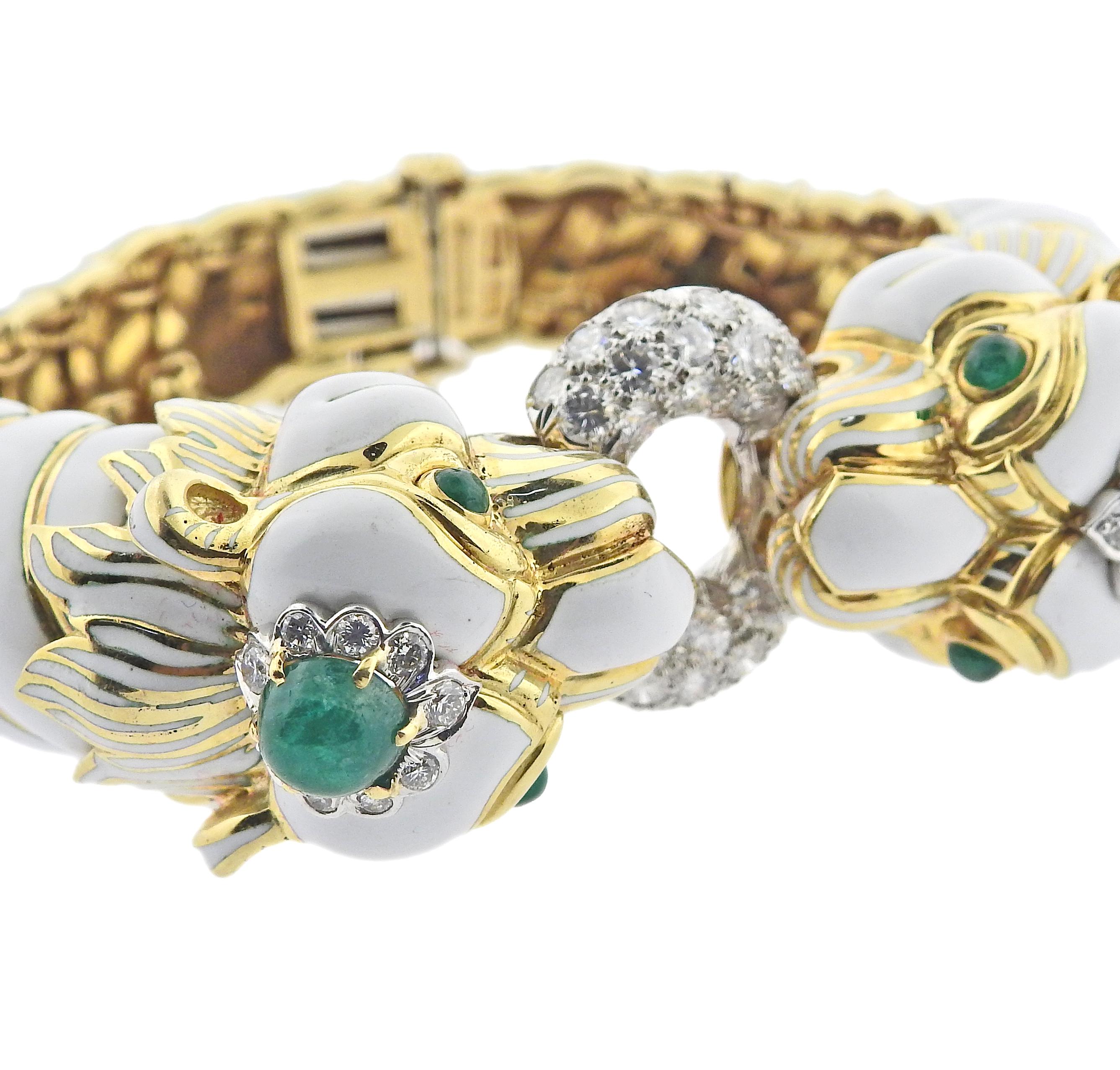 David Webb Diamond Gold Platinum Emerald Enamel Twin Lion Bracelet In Excellent Condition For Sale In Lambertville, NJ