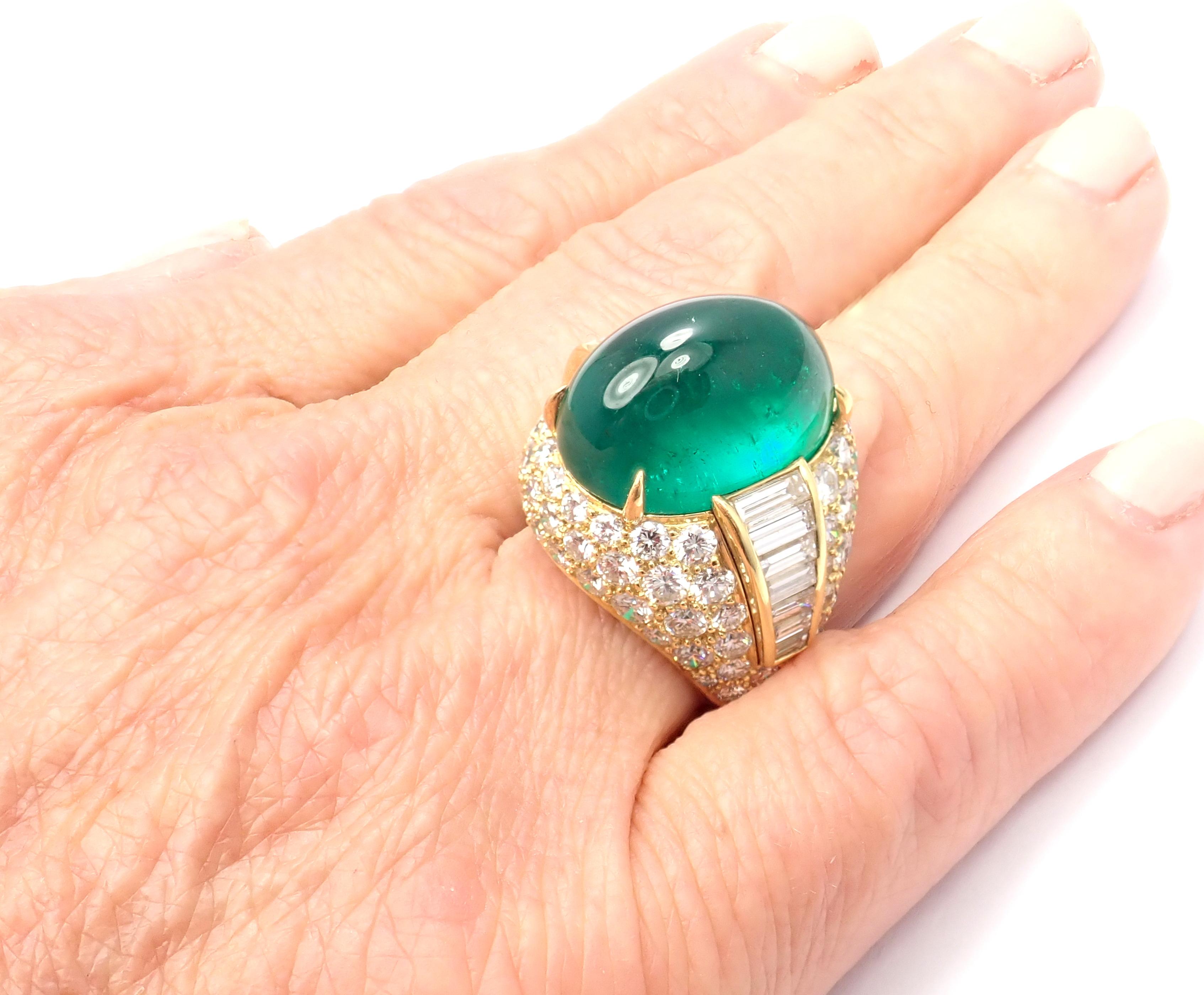 David Webb Diamond Large Colombian Emerald Yellow Gold Ring In Excellent Condition For Sale In Holland, PA