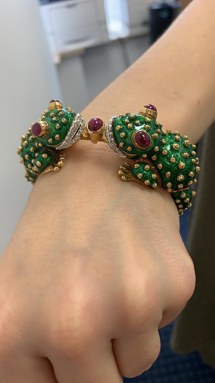 David Webb Diamond Ruby Enamel Gold Platinum Frog Bracelet In Good Condition For Sale In New York, NY