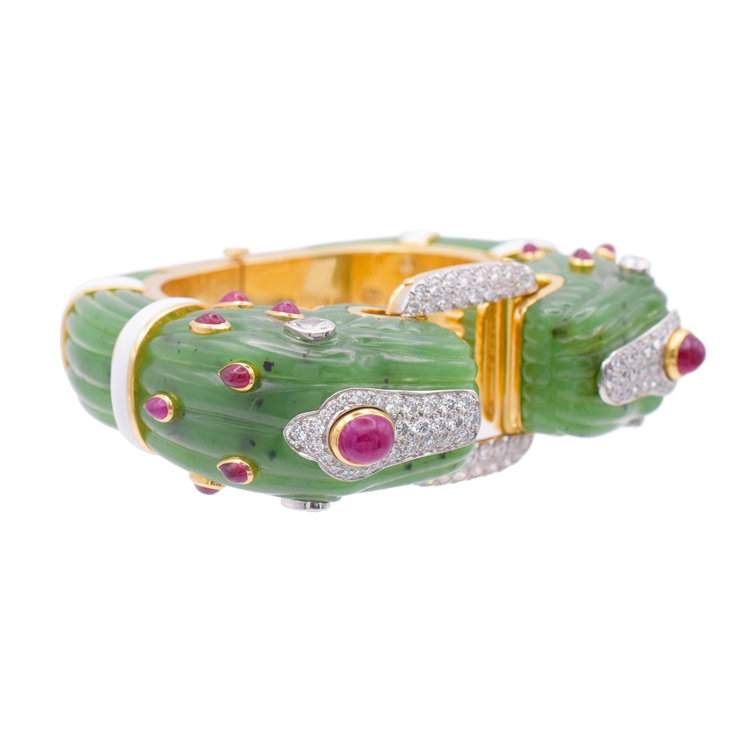 David Webb - Bracelet en néphrite avec chimère à deux têtes Excellent état - En vente à New York, NY
