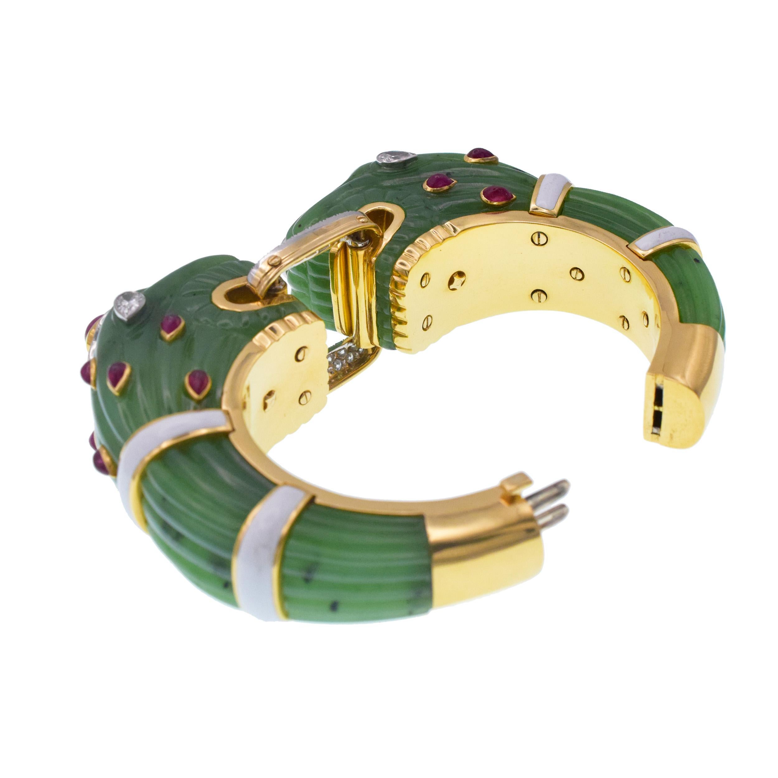 David Webb - Bracelet en néphrite avec chimère à deux têtes en vente 3