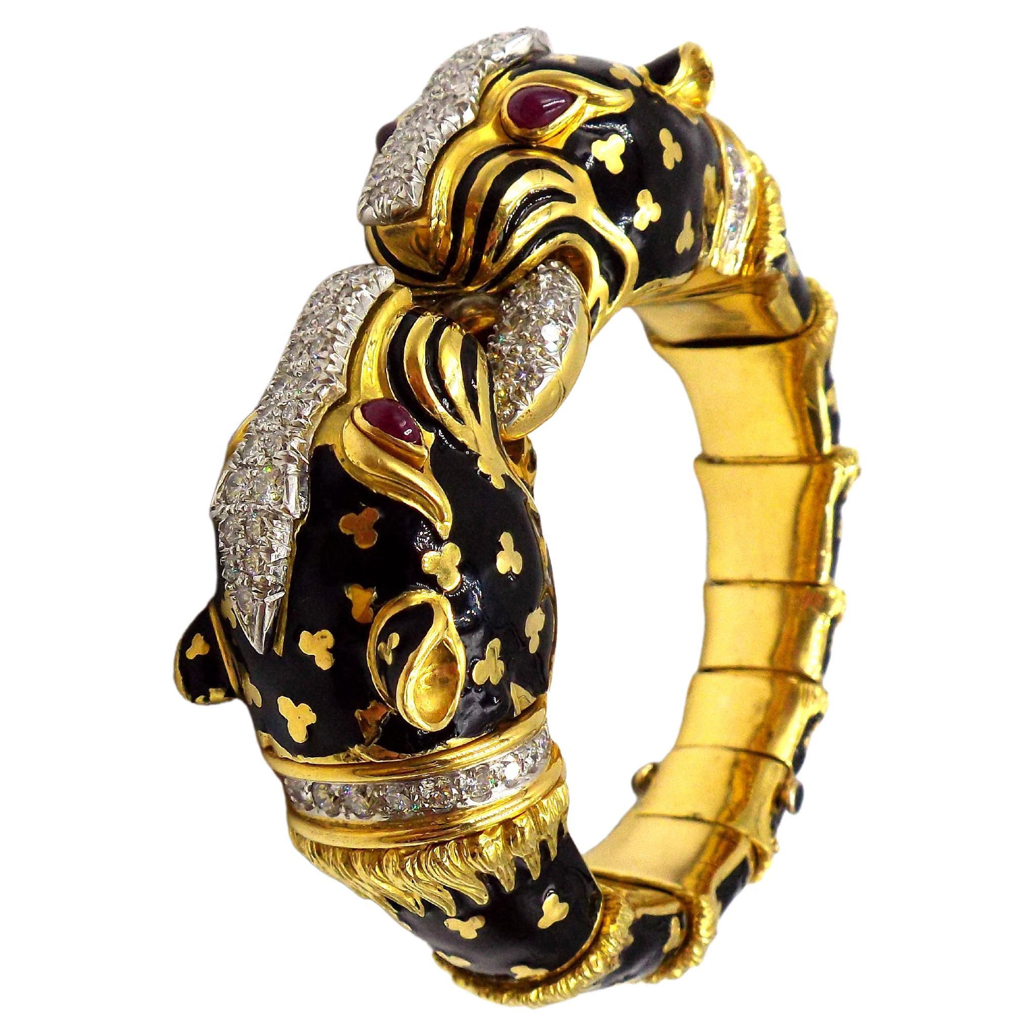David Webb Bracelet double léopard en or 18 carats, émail, diamant et rubis