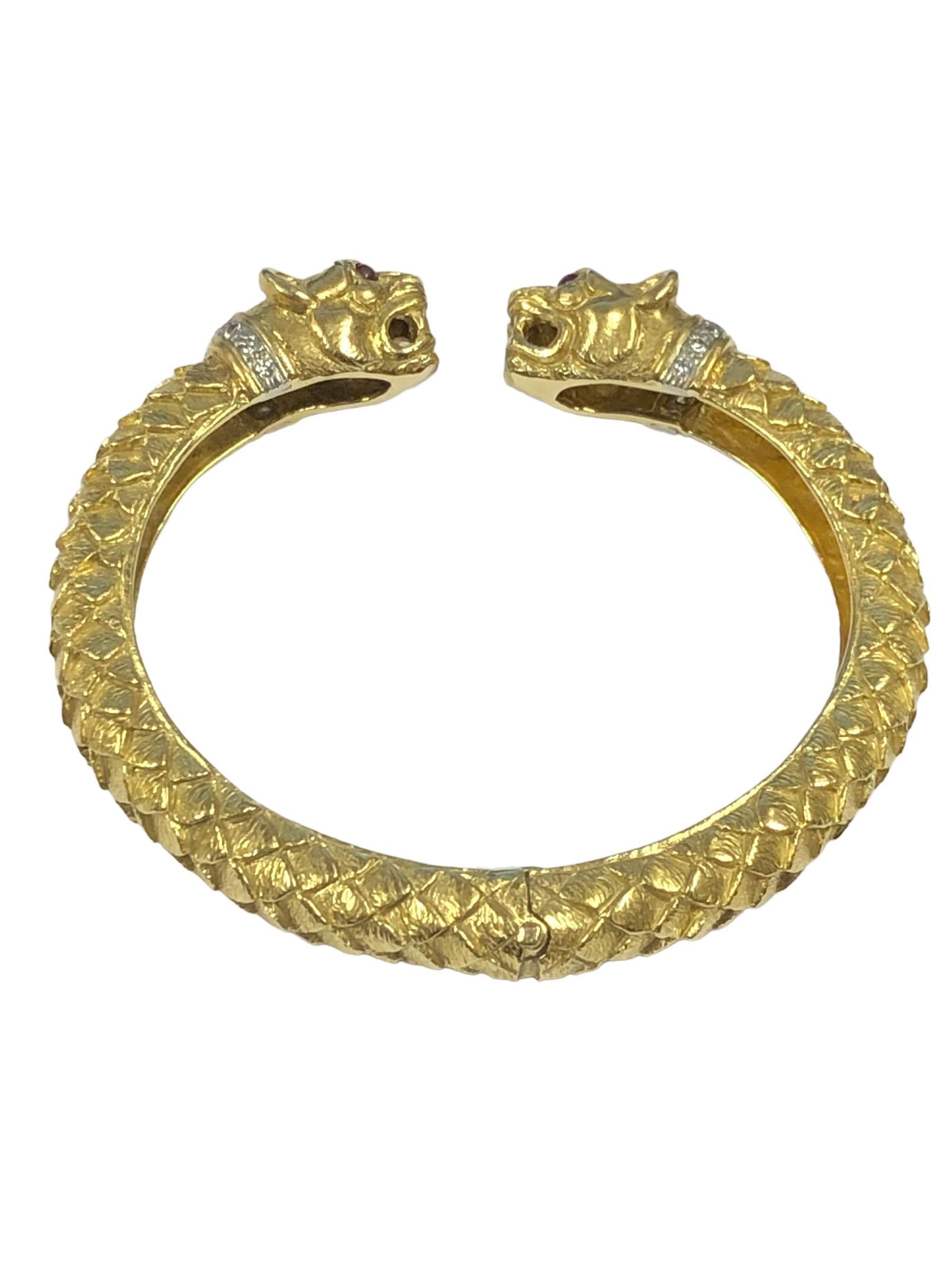 Classical Roman David Webb Double Leopard Chimera Heads Yellow Gold and Gem Set Cuff Bracelet For Sale