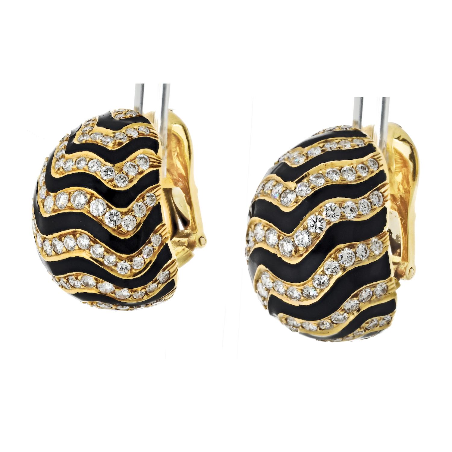 David Webb Zebra Pave Set Diamond Dome Clip On Ohrringe (Moderne) im Angebot
