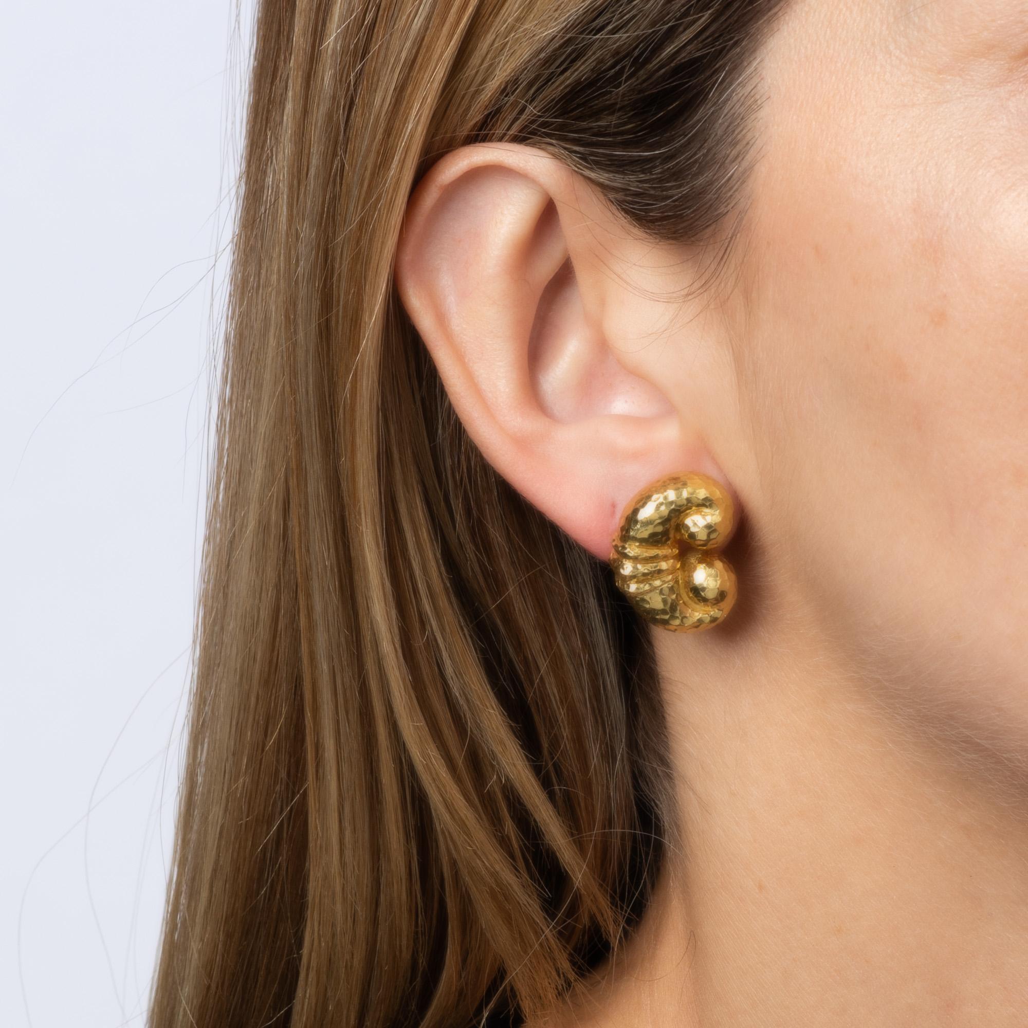 Women's David Webb Earrings Vintage 18k Yellow Gold Scrolled Hammered Signed Jewelry