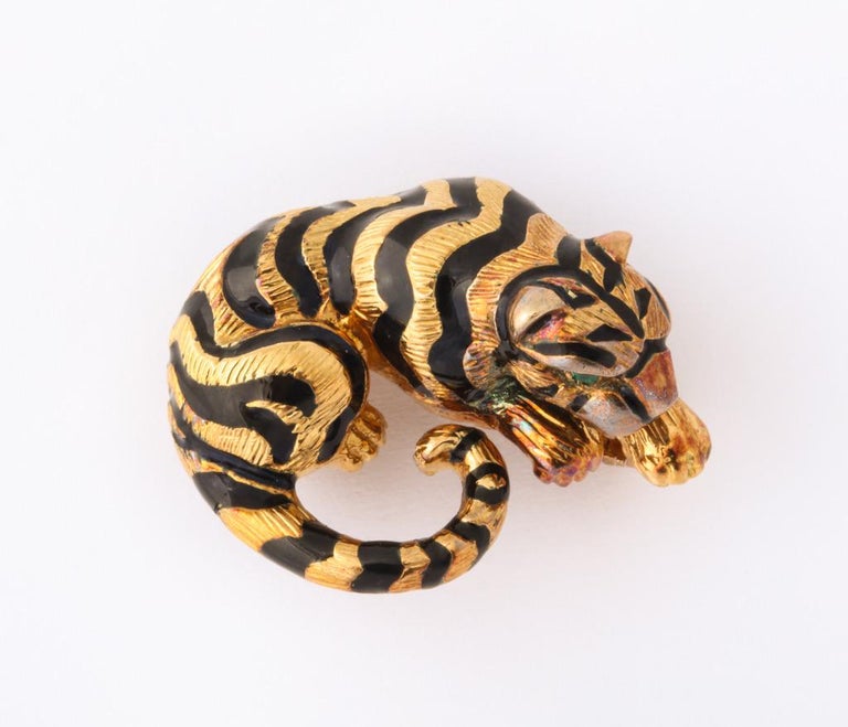 David Webb Emerald and Enamel Tiger Pin For Sale at 1stdibs