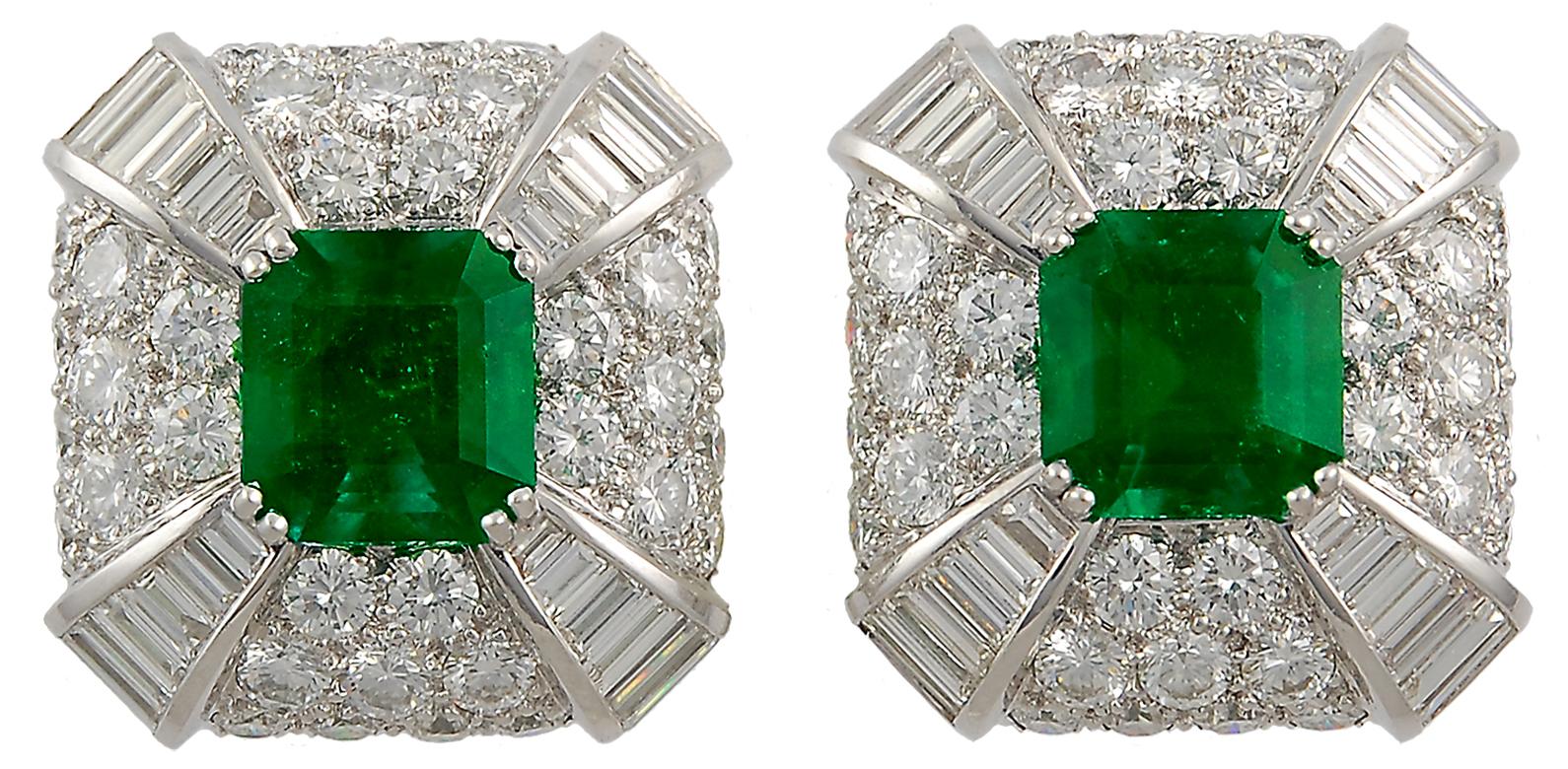 Ohrclips aus Platin mit Smaragd und Diamant von David Webb (Rundschliff) im Angebot