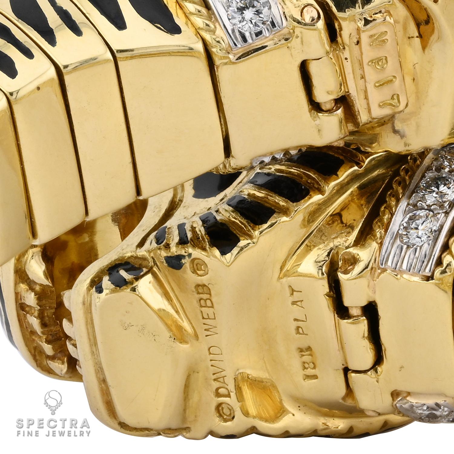 Contemporain David Webb, bracelet tigre en émeraudes et diamants en vente