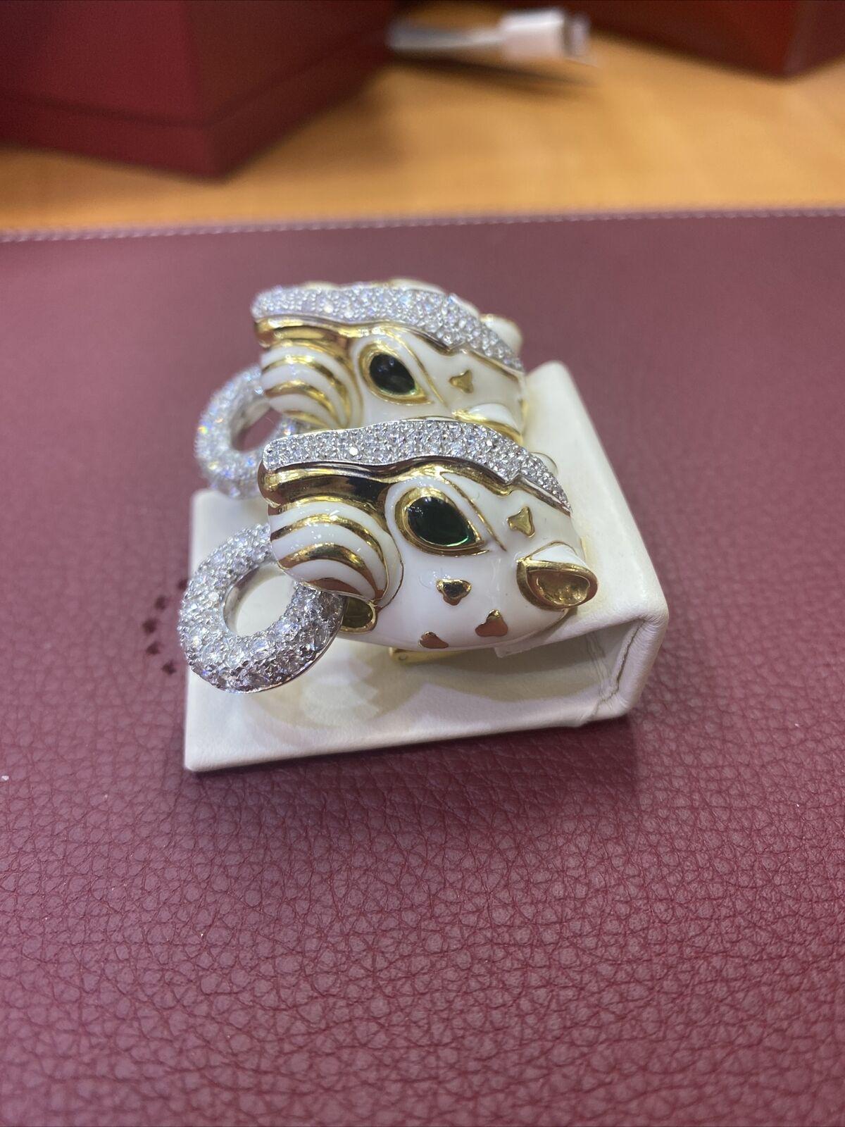 David Webb, boucles d'oreilles lion en or 18 carats, émail et diamants de 4,90 carats Excellent état - En vente à New York, NY