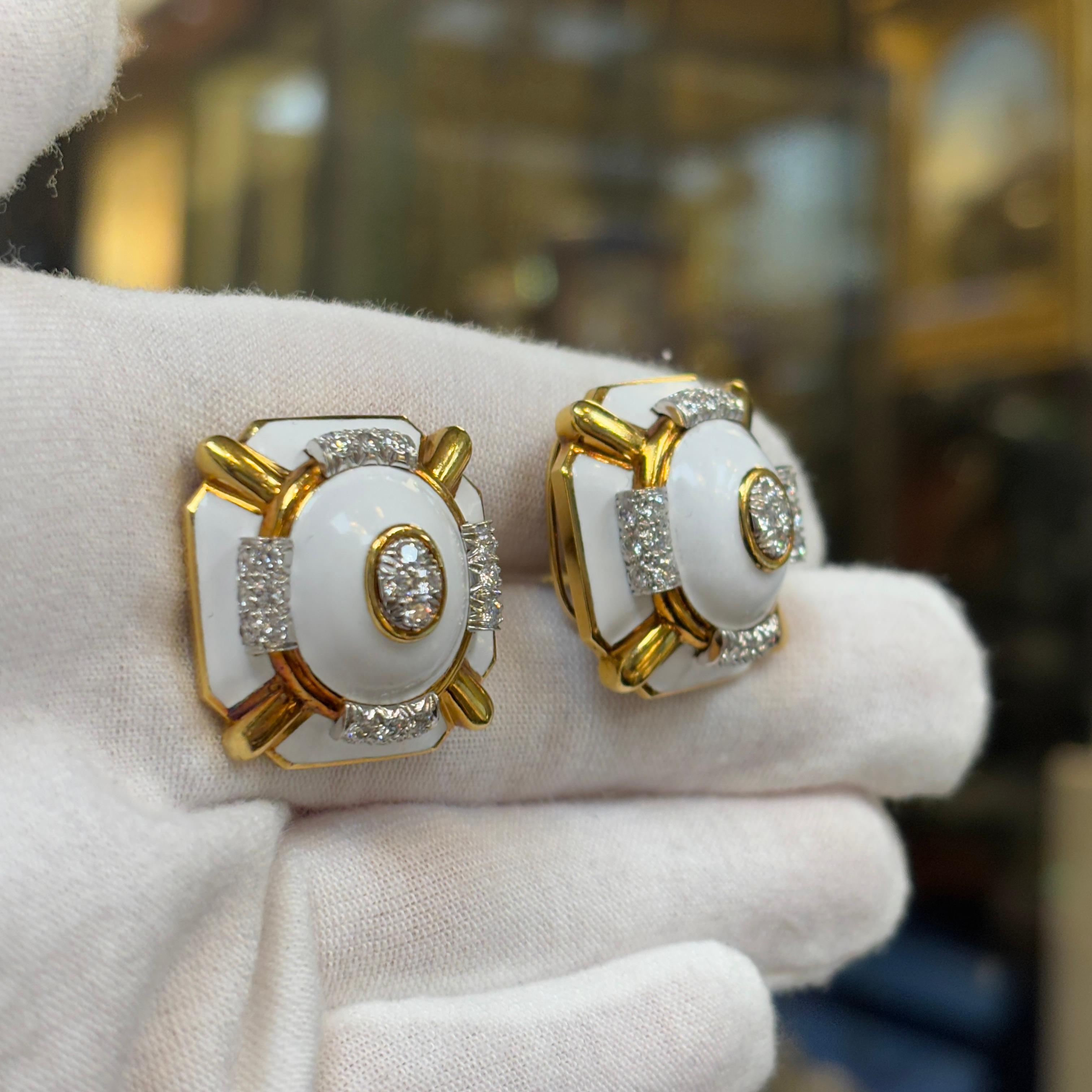 David Webb Enamel and Diamond Earrings In condizioni ottime in vendita a New York, NY