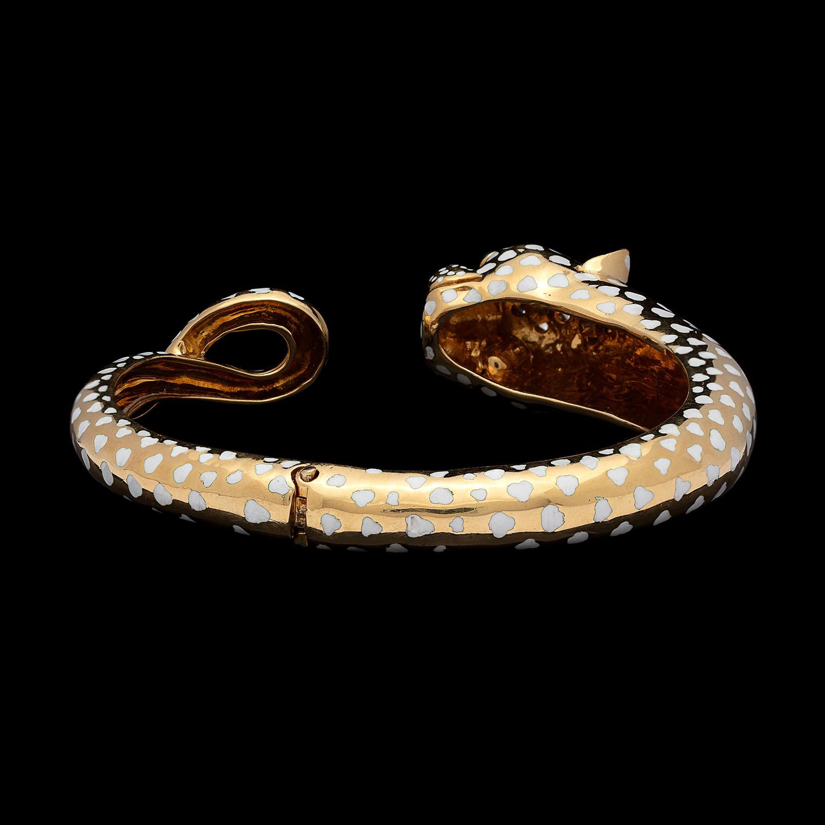 David Webb Enamel and Diamond Panther Bangle Bracelet In Excellent Condition In San Francisco, CA