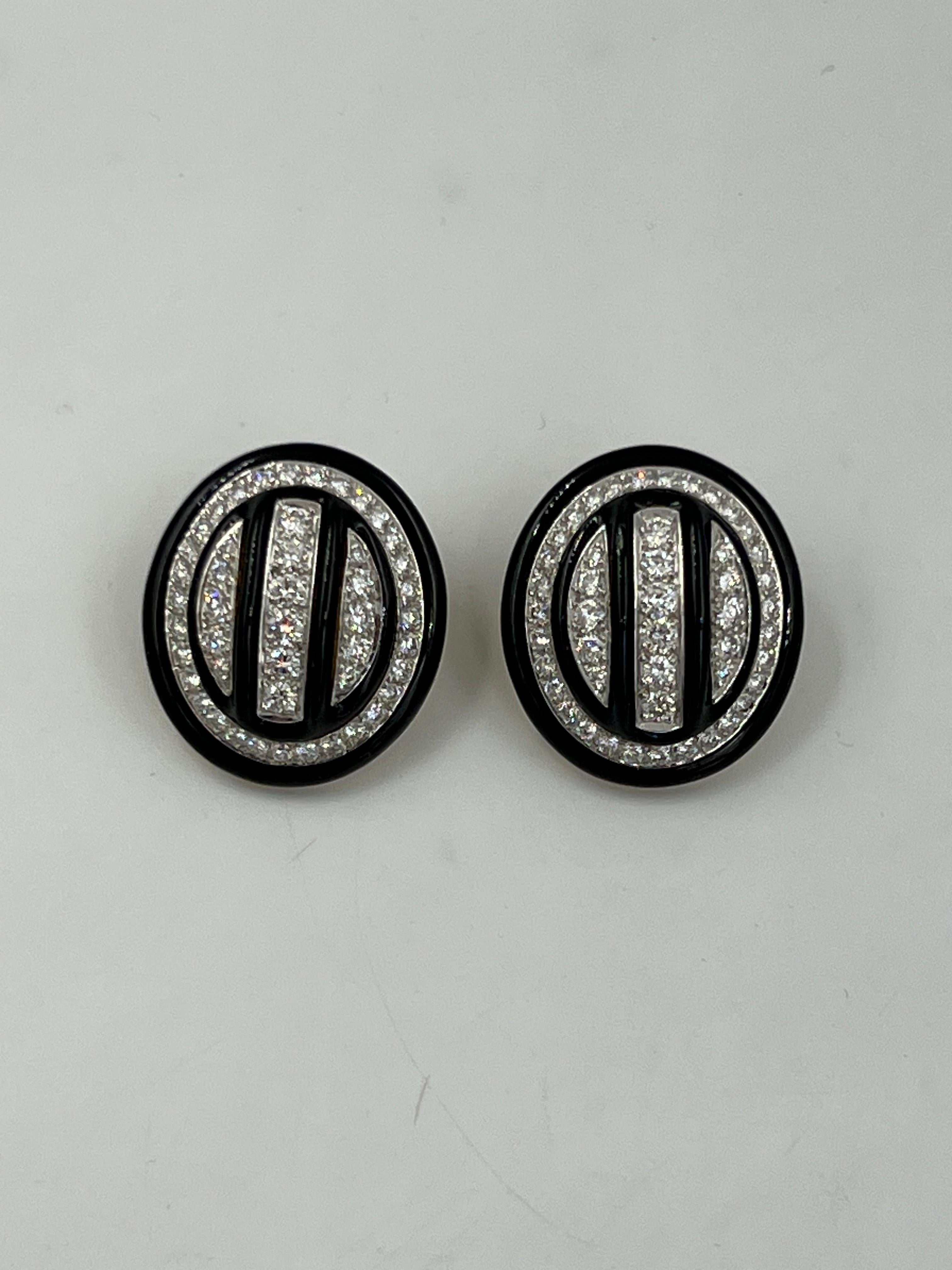 David Webb black enamel diamond yellow gold clip-on earrings, circa 1980s.

 The David Webb Black Enamel Diamond Yellow Gold Clip-on Earrings are a timeless and elegant accessory that exudes sophistication and luxury. Crafted with the finest