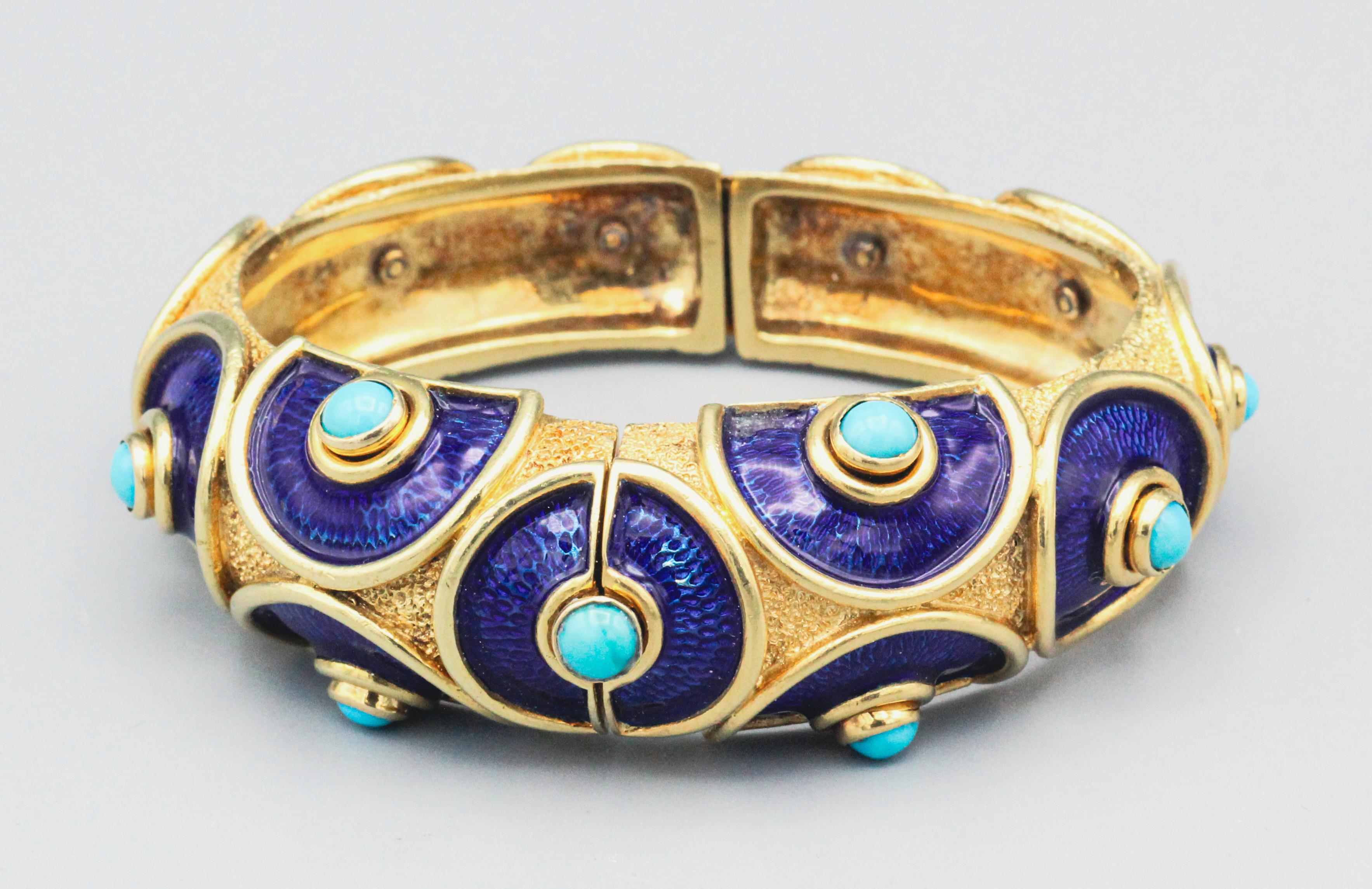 Immerse Yourself in Vintage Glamour: David Webb Enamel Turquoise 18k Yellow Gold Bangle Bracelet

Embrace timeless elegance with a touch of sophistication. This captivating David Webb enamel turquoise 18k yellow gold bangle bracelet is more than