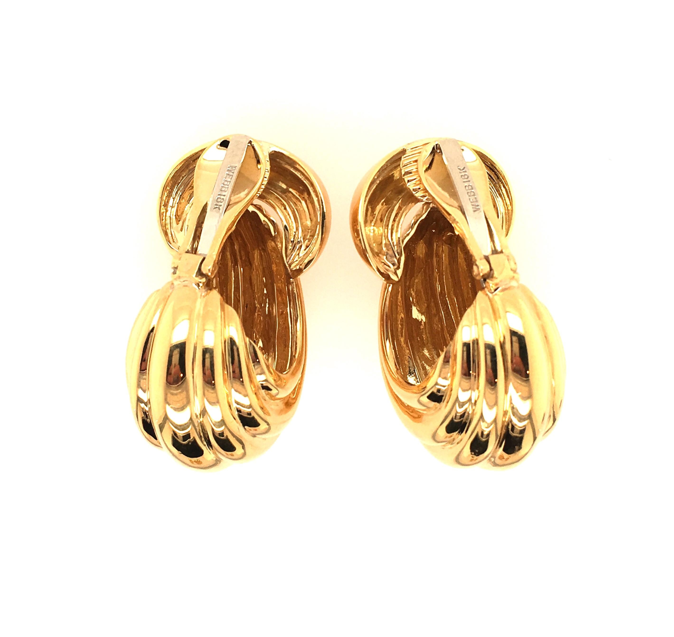 David Webb Fluted Half Hoop 18 Karat Gold Earrings In Excellent Condition In New York, NY