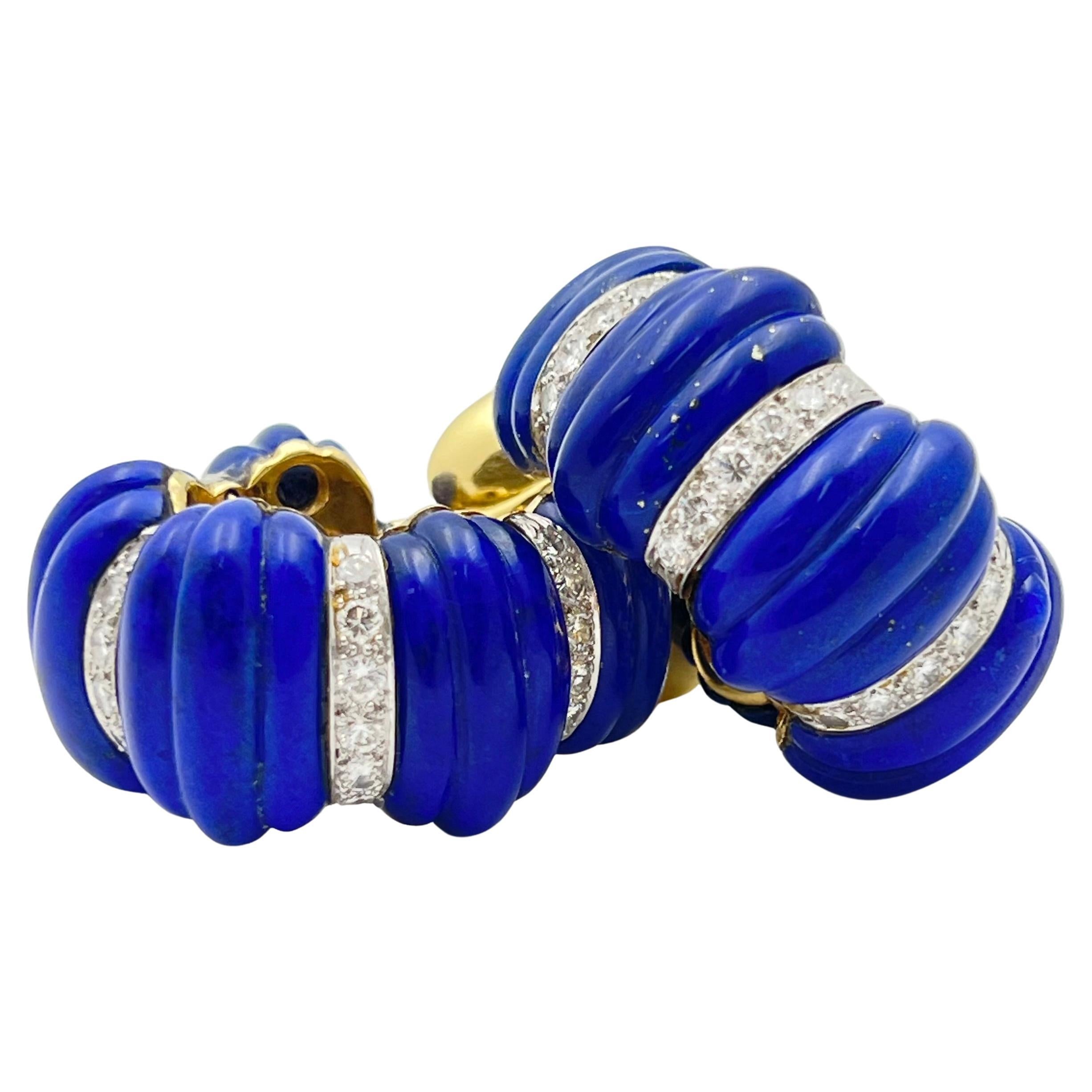 Boucles d'oreilles demi-boucles en lapis-lazuli et diamants David Webb Pour femmes en vente