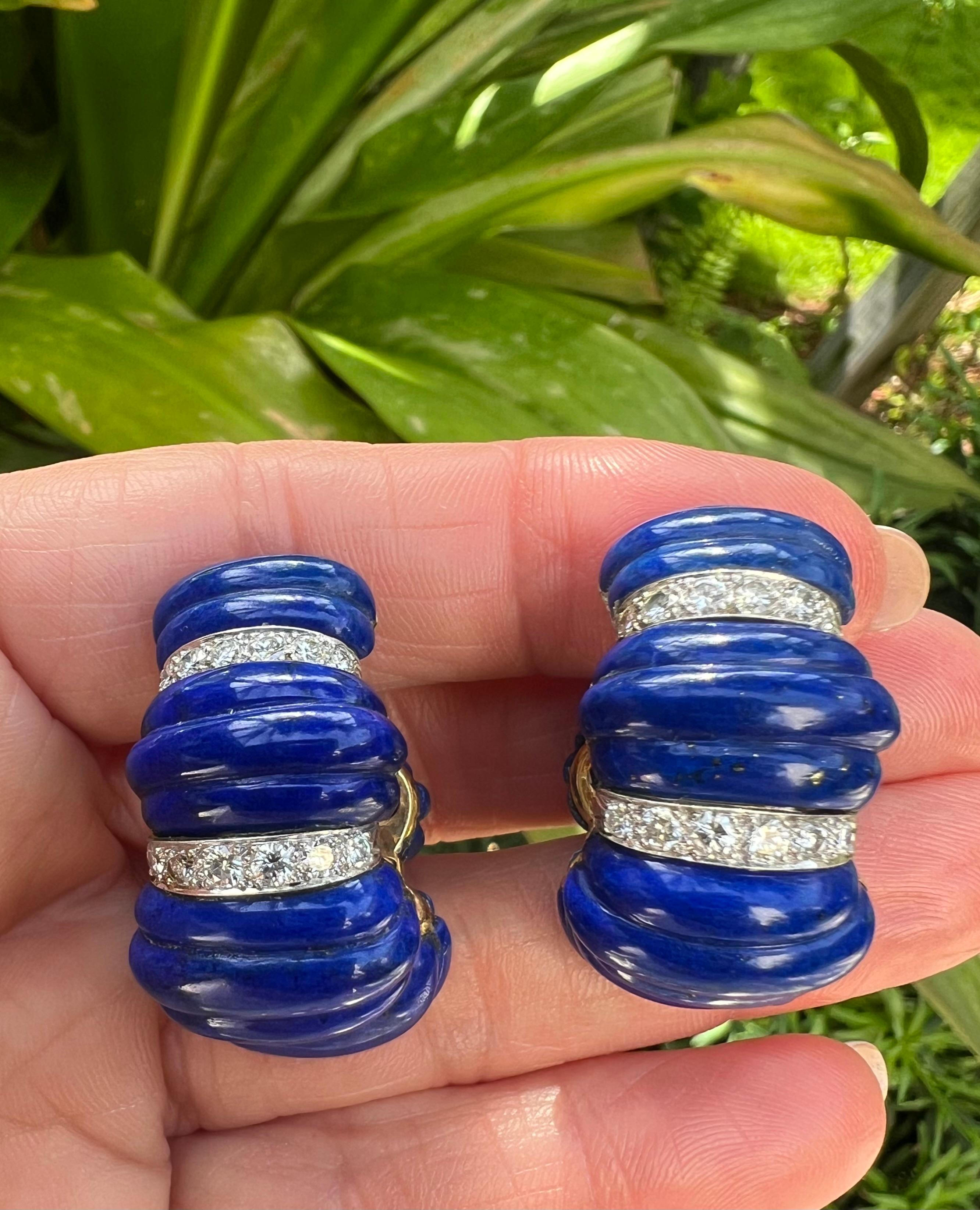 Boucles d'oreilles demi-boucles en lapis-lazuli et diamants David Webb en vente 2