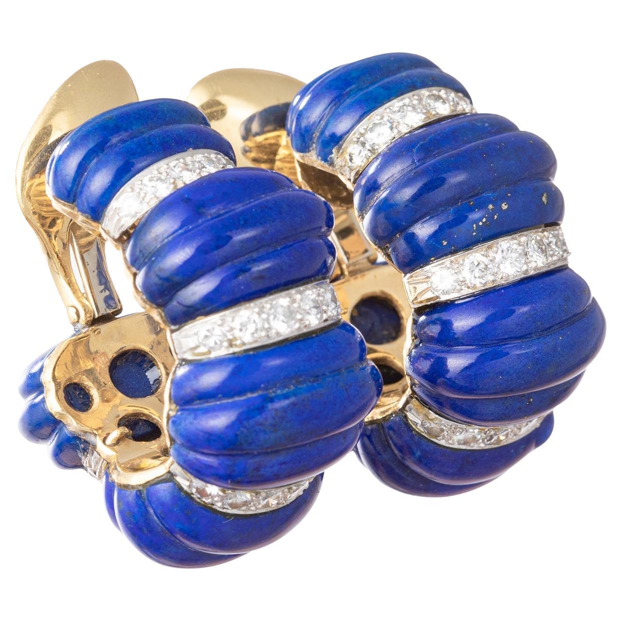 Boucles d'oreilles demi-boucles en lapis-lazuli et diamants David Webb en vente