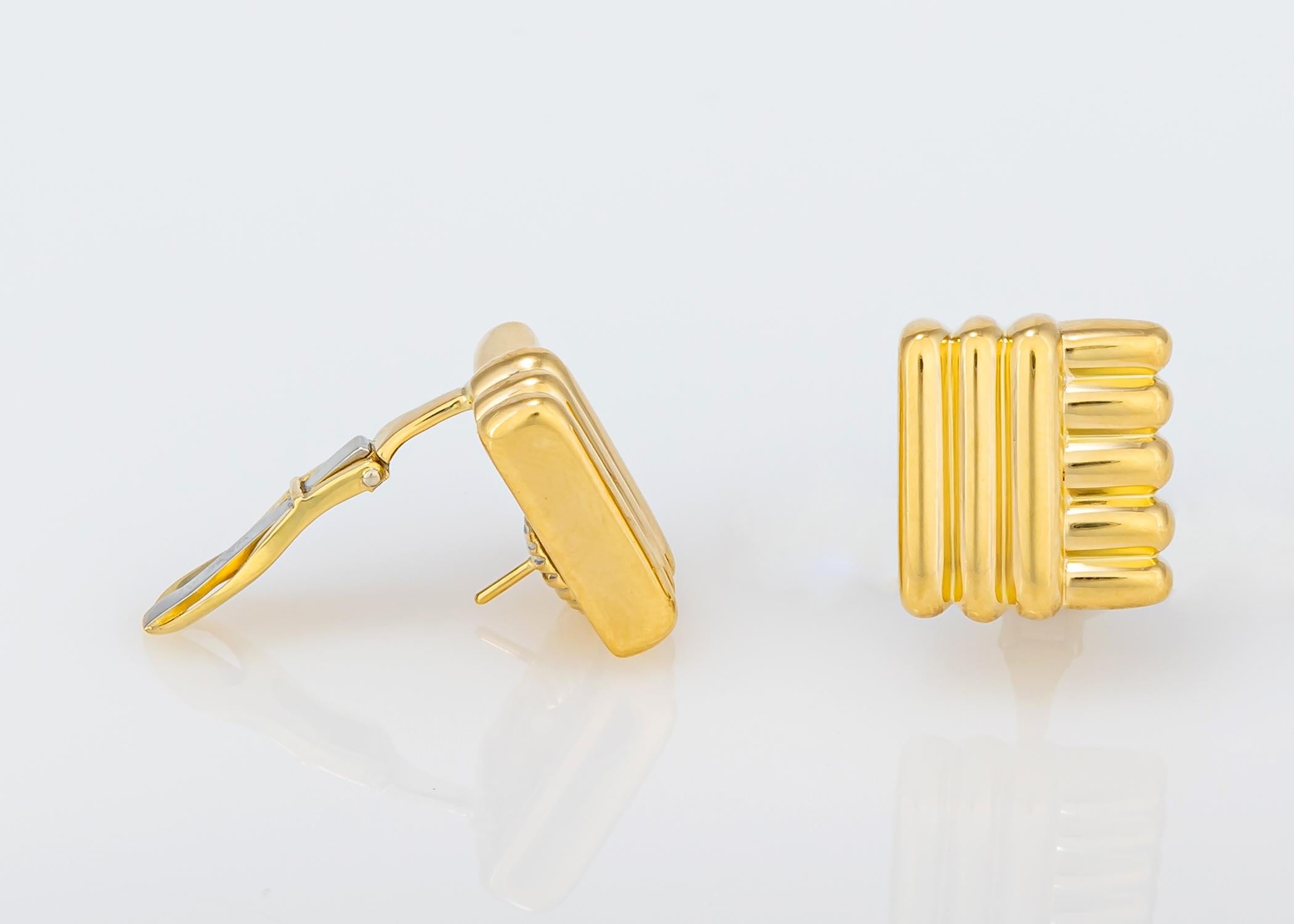 Contemporary David Webb Geometric Gold Earrings For Sale