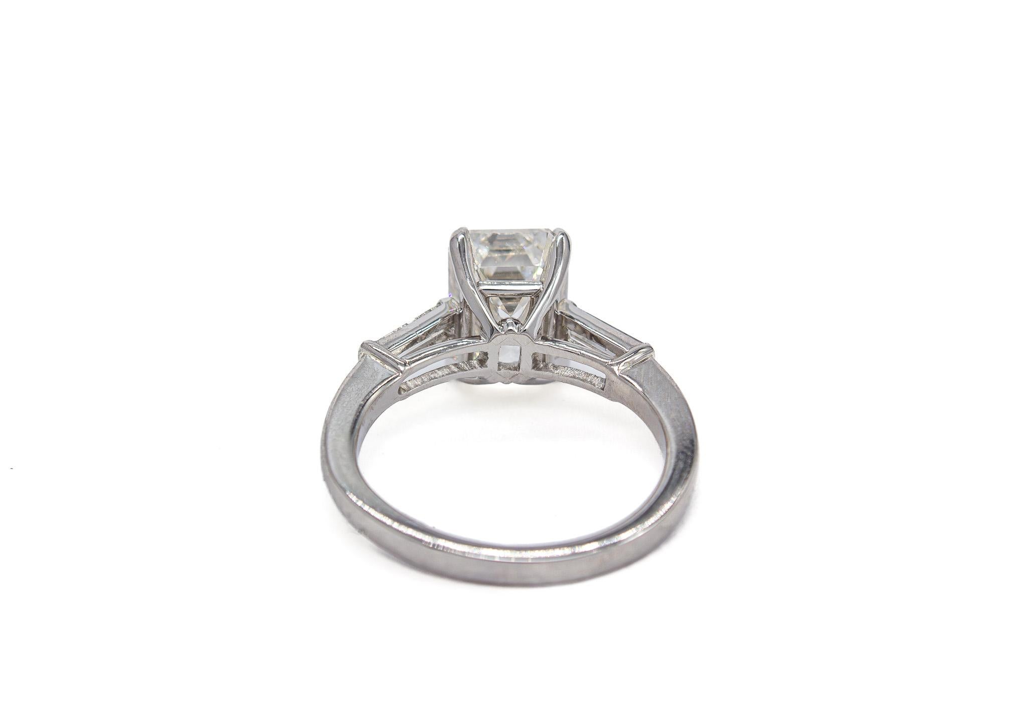 David Webb GIA Certified 5.01 Carat F VS1 Emerald Cut Diamond Three Stone Ring Neuf - En vente à New York, NY