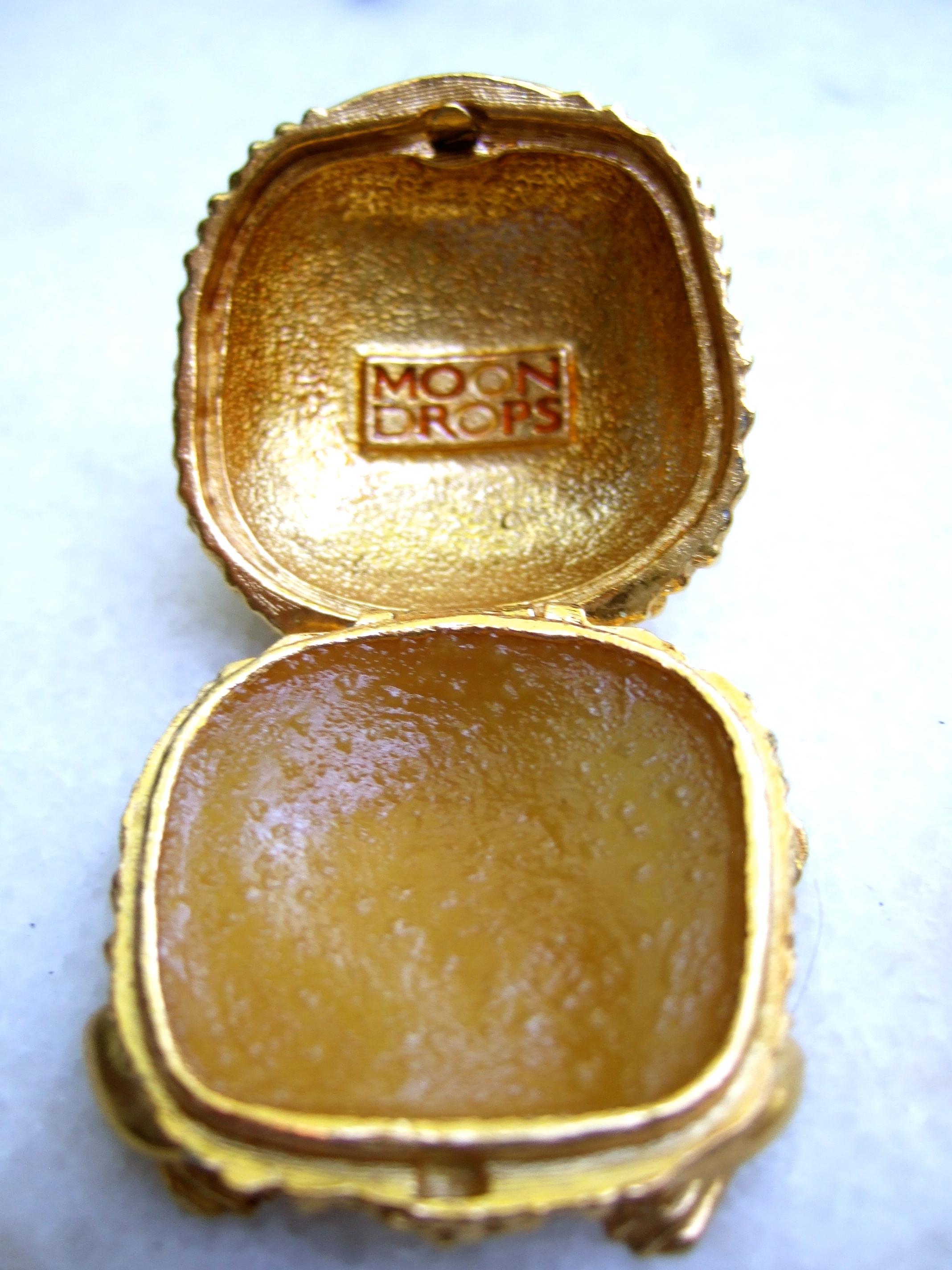 Vergoldete Perlen-Wachs-Parfümfigur aus Metall von David Webb für Revlon, ca. 1970er Jahre  im Angebot 8
