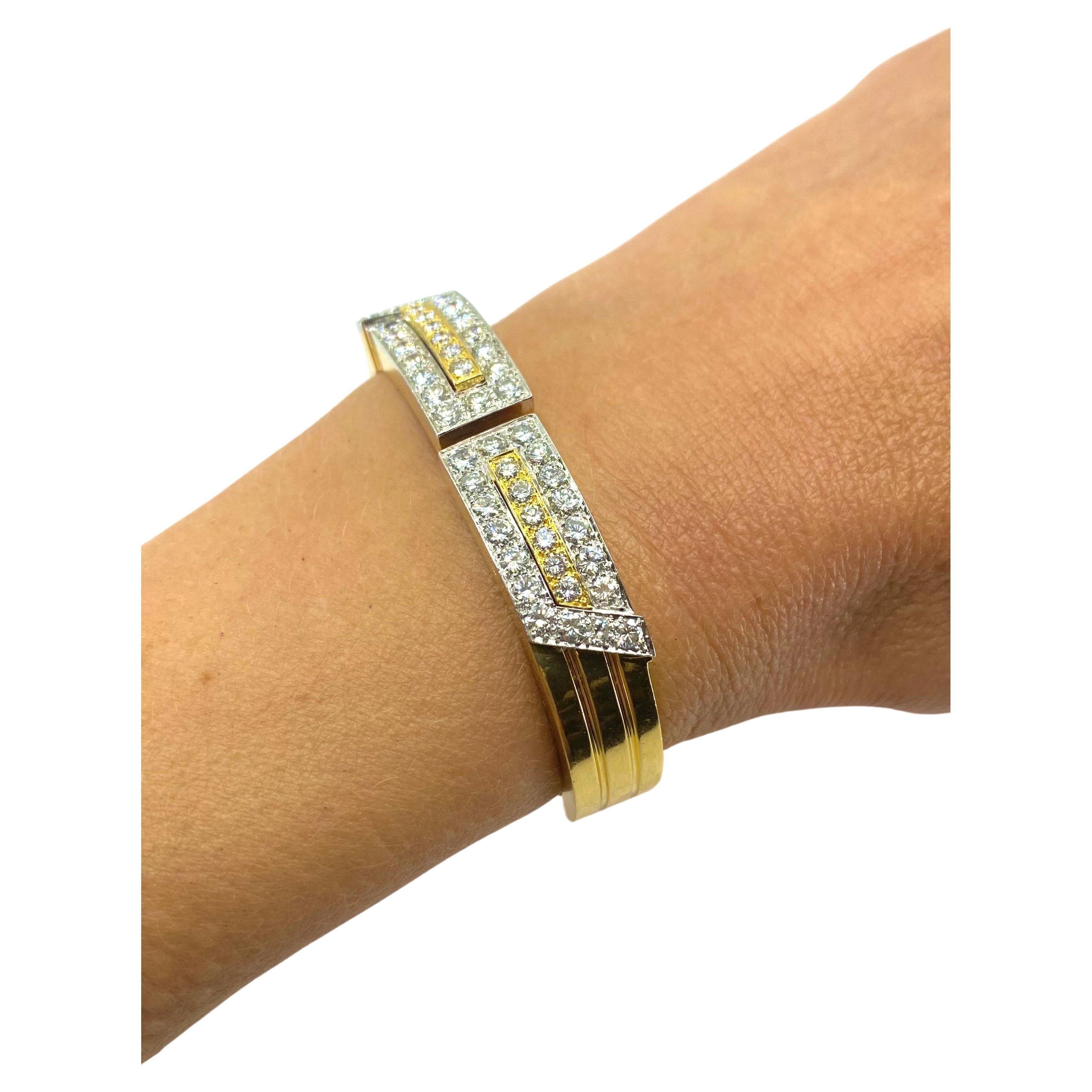 Taglio rotondo David Webb Bracciale in oro e platino con diamanti in vendita