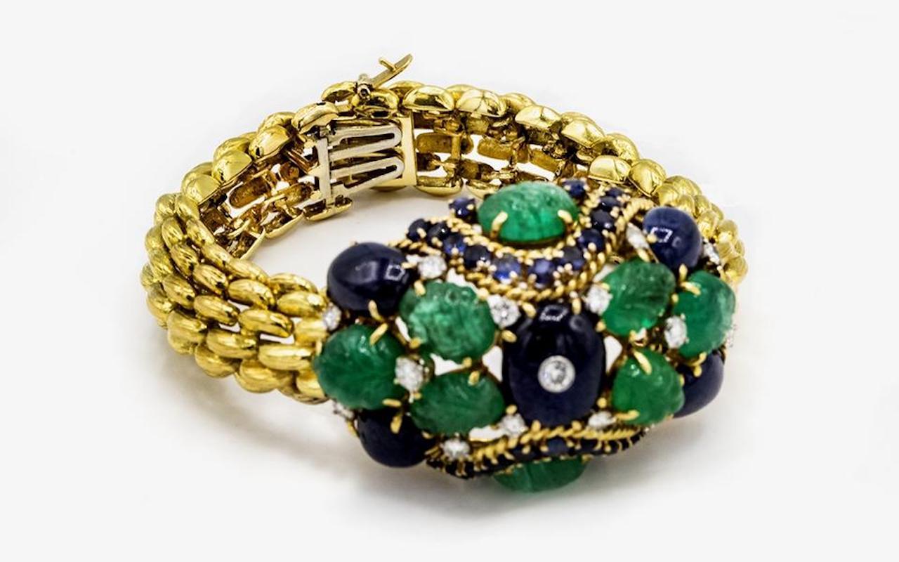 David Webb Gold Cabochon Sapphires and Carved Emeralds Bracelet In Good Condition In New York, NY