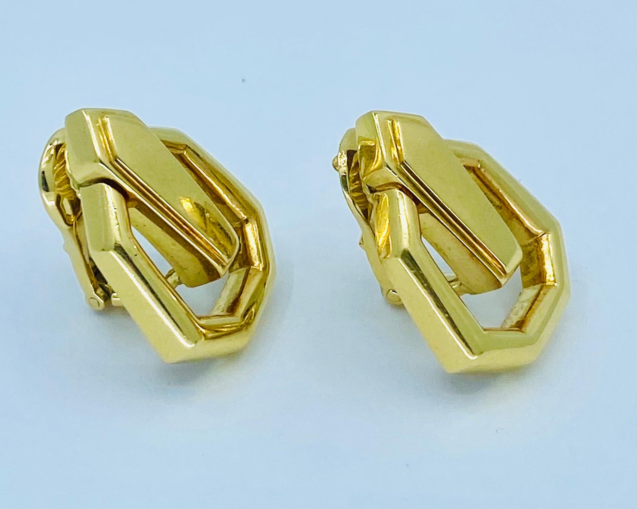 David Webb Gold Clip-On Geometrical Earrings In Excellent Condition In Beverly Hills, CA