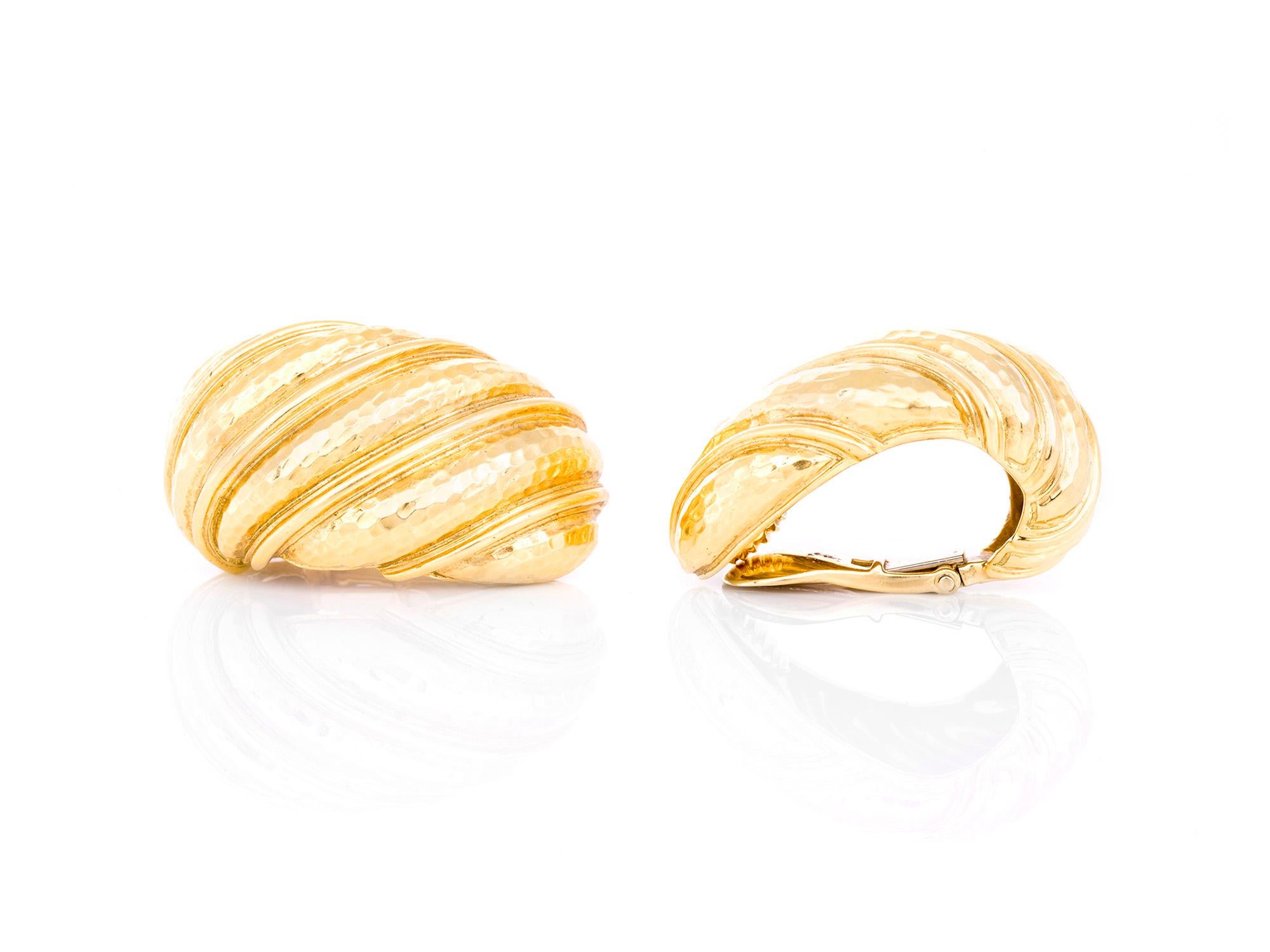 David Webb Hammered Gold Shrimp Earrings In Good Condition In New York, NY
