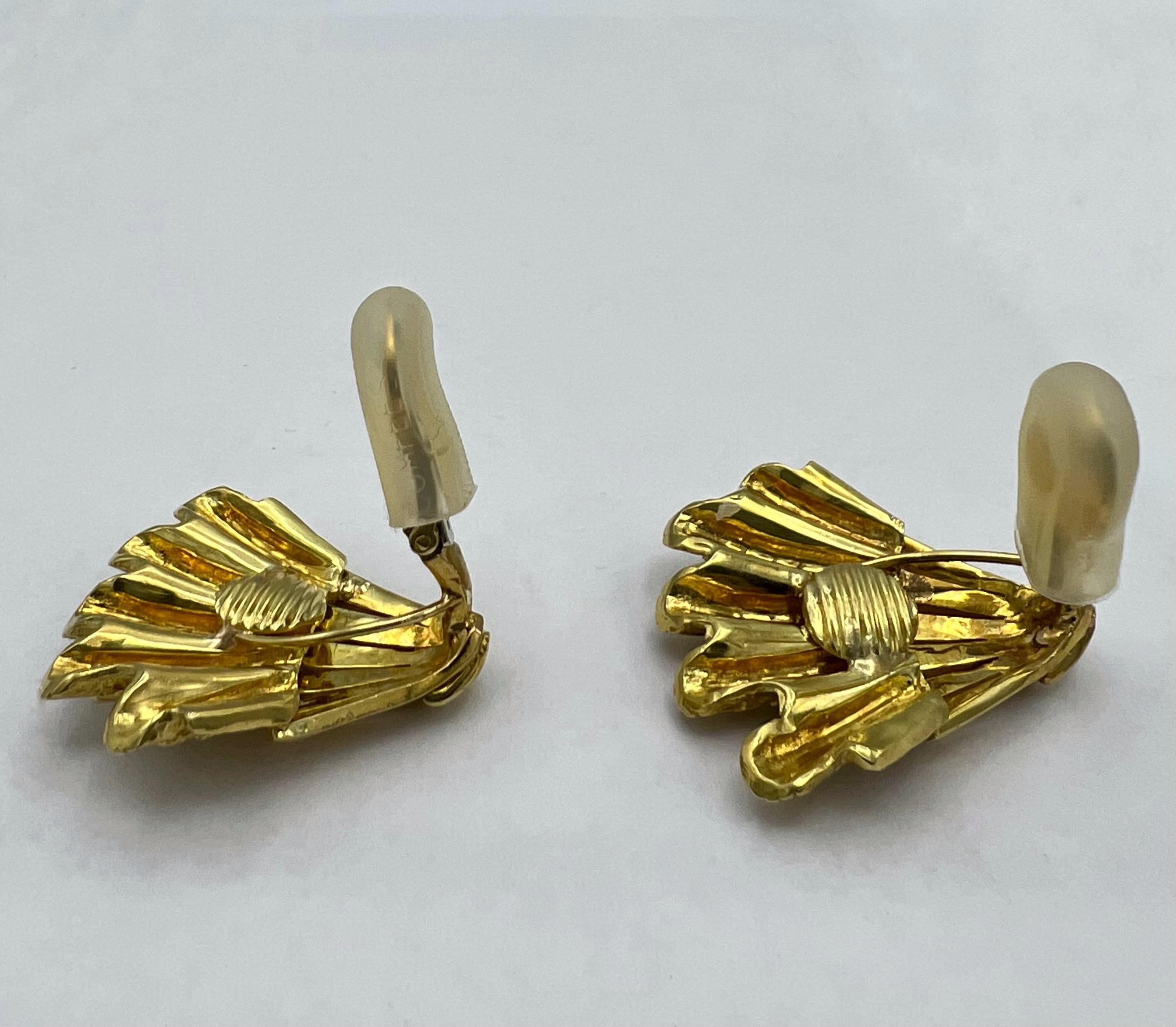 David Webb Gold Earrings, Vintage Shell Earrings For Sale 6