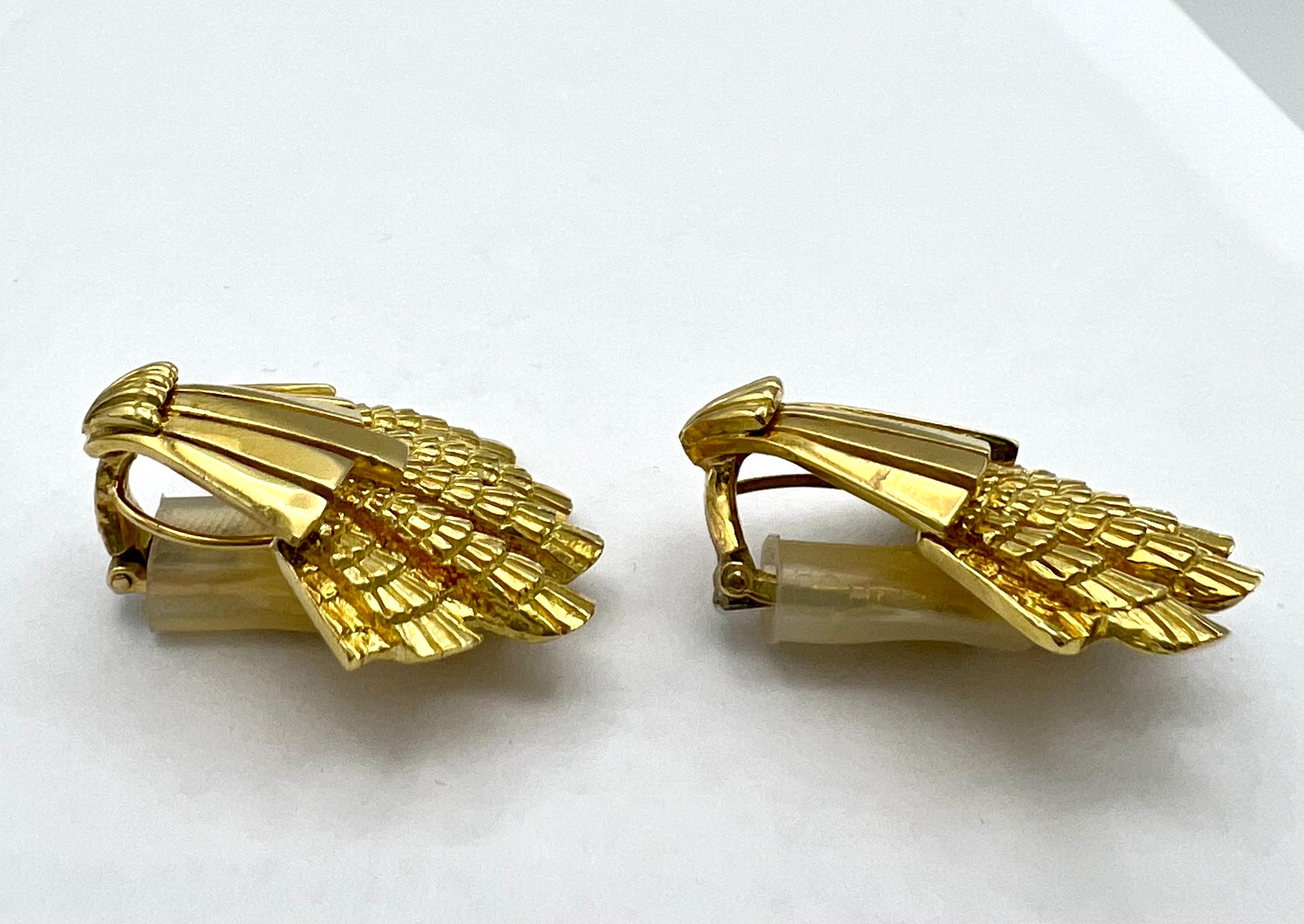 David Webb Gold Earrings, Vintage Shell Earrings In Excellent Condition For Sale In Beverly Hills, CA