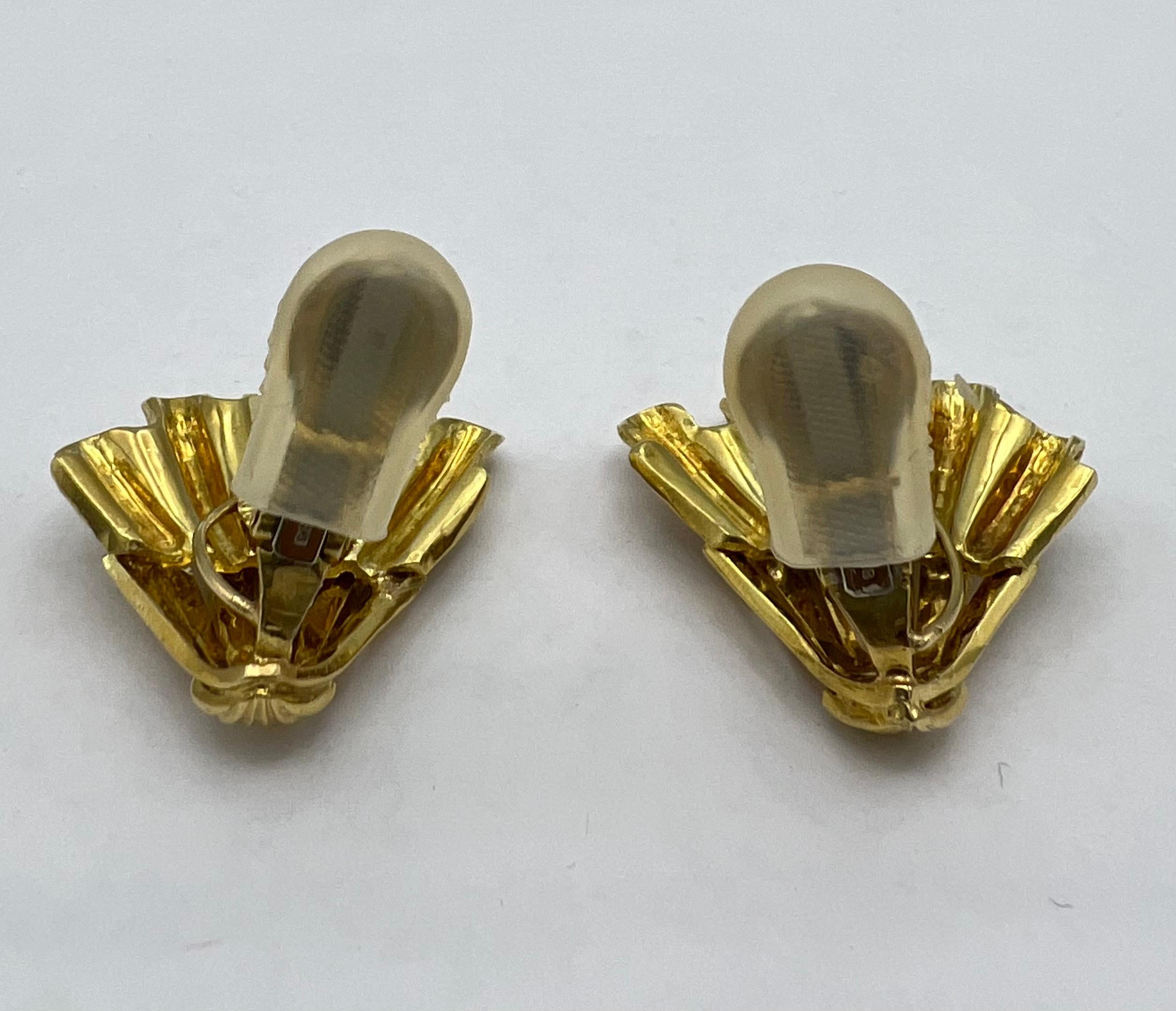 David Webb Gold Earrings, Vintage Shell Earrings For Sale 1