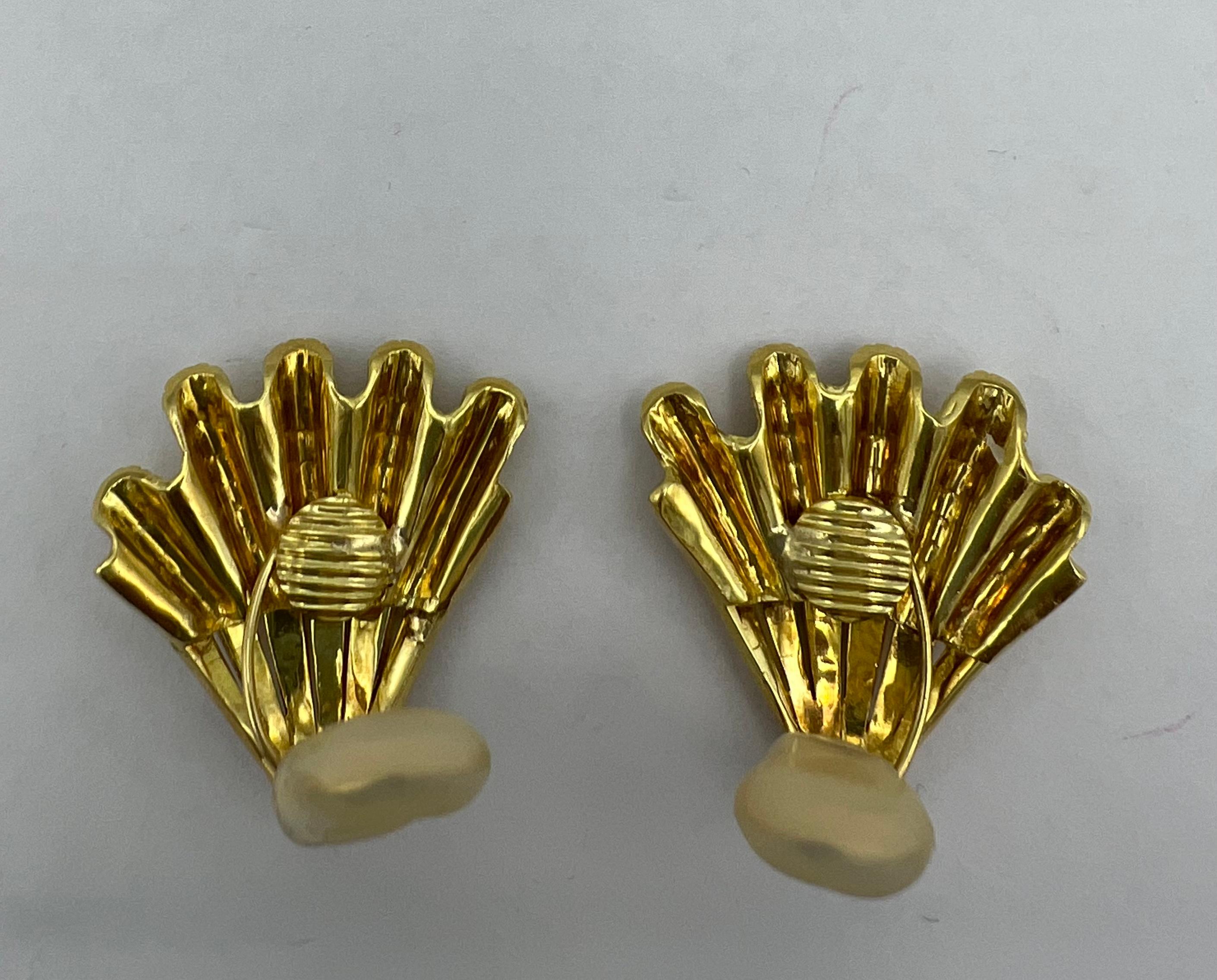 David Webb Gold Earrings, Vintage Shell Earrings For Sale 2