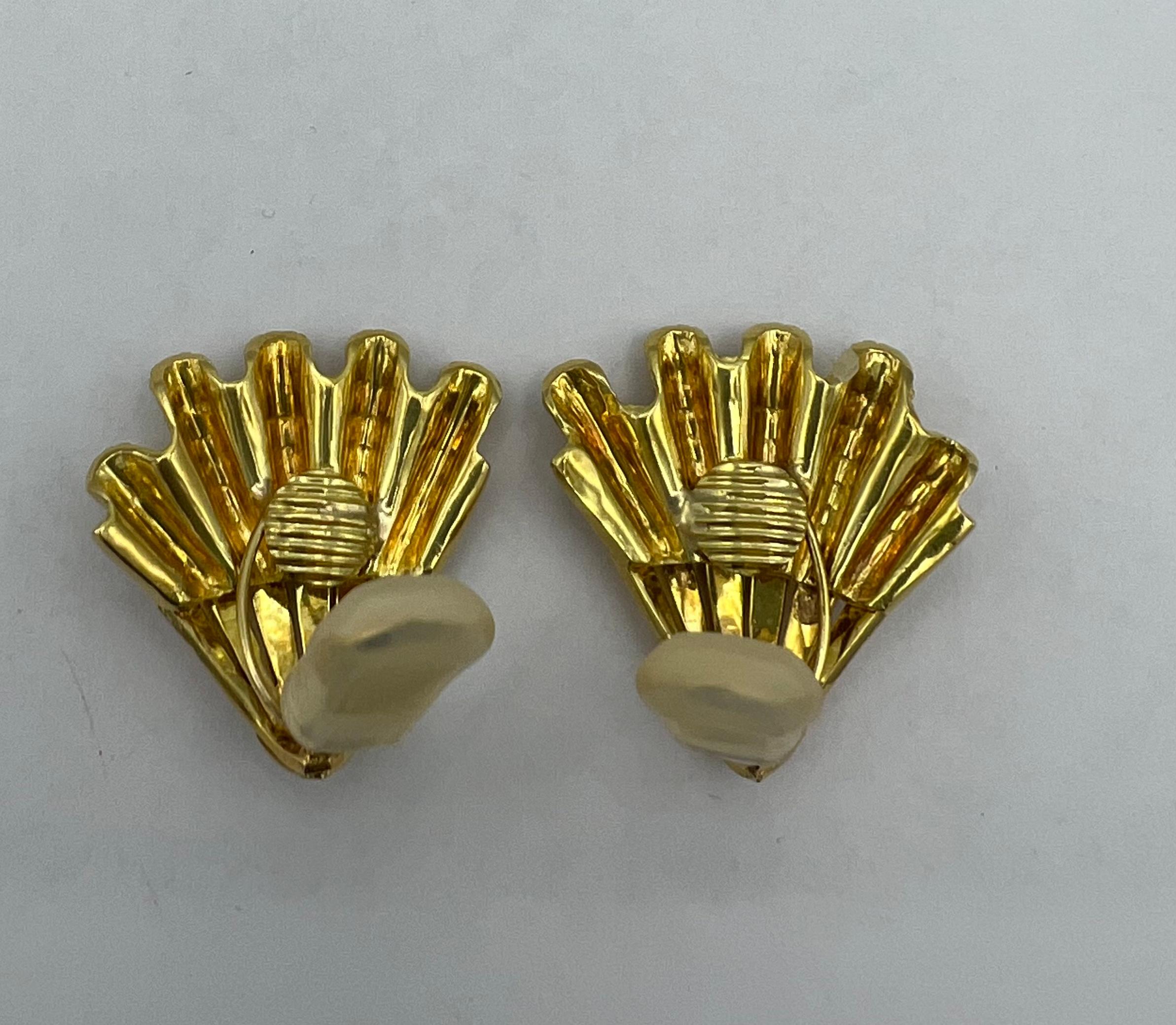 David Webb Gold Earrings, Vintage Shell Earrings For Sale 3