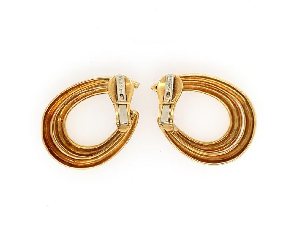 Orecchini a doppio cerchio in oro Y 18K con perno, timbri WEBB 18K, misure 1 1/2 x 1 1/8 pollici, peso 19,00 dwt
