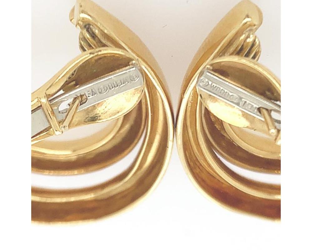 David Webb Gold Hoop Earrings In Excellent Condition For Sale In New York, NY