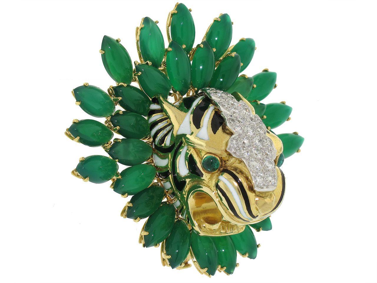 Stunning Tiger Head Brooch created by David Webb featuring marquise green onyx, cabochon emeralds, approximately 0.99 carats of brilliant-cut diamonds, set in 18K yellow gold and platinum.

W: 2inches

Excellent condition.