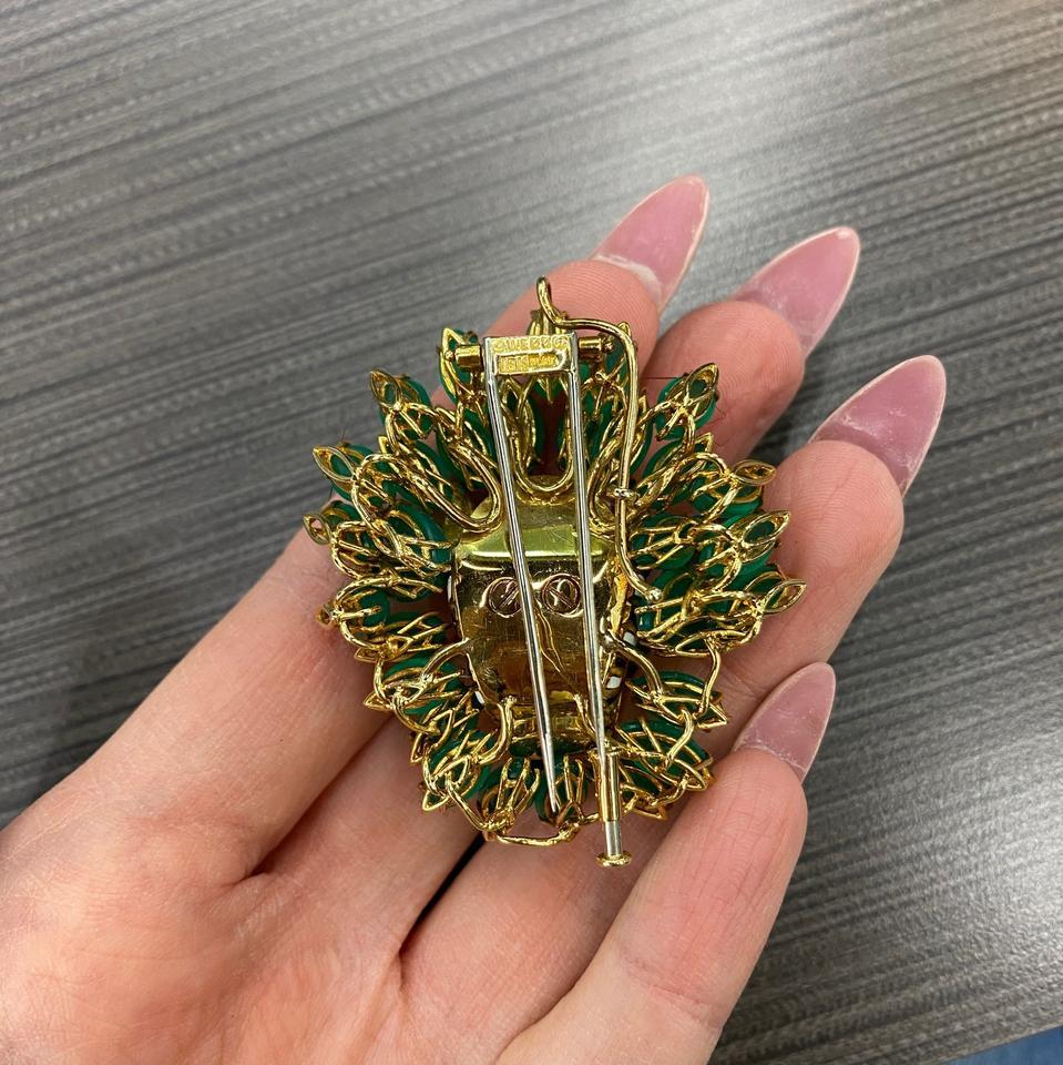 David Webb Gold Kingdom Diamond Tiger Chrysoprase Brooch In Excellent Condition For Sale In New York, NY
