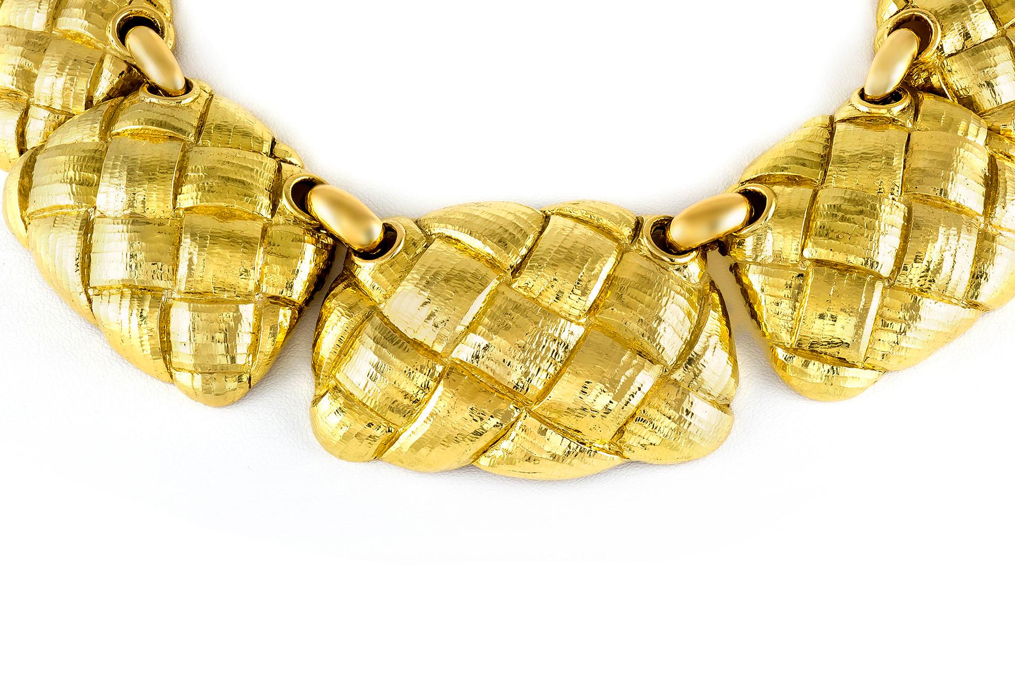 Signed by David Webb necklace finely crafted in 18k yellow gold. 