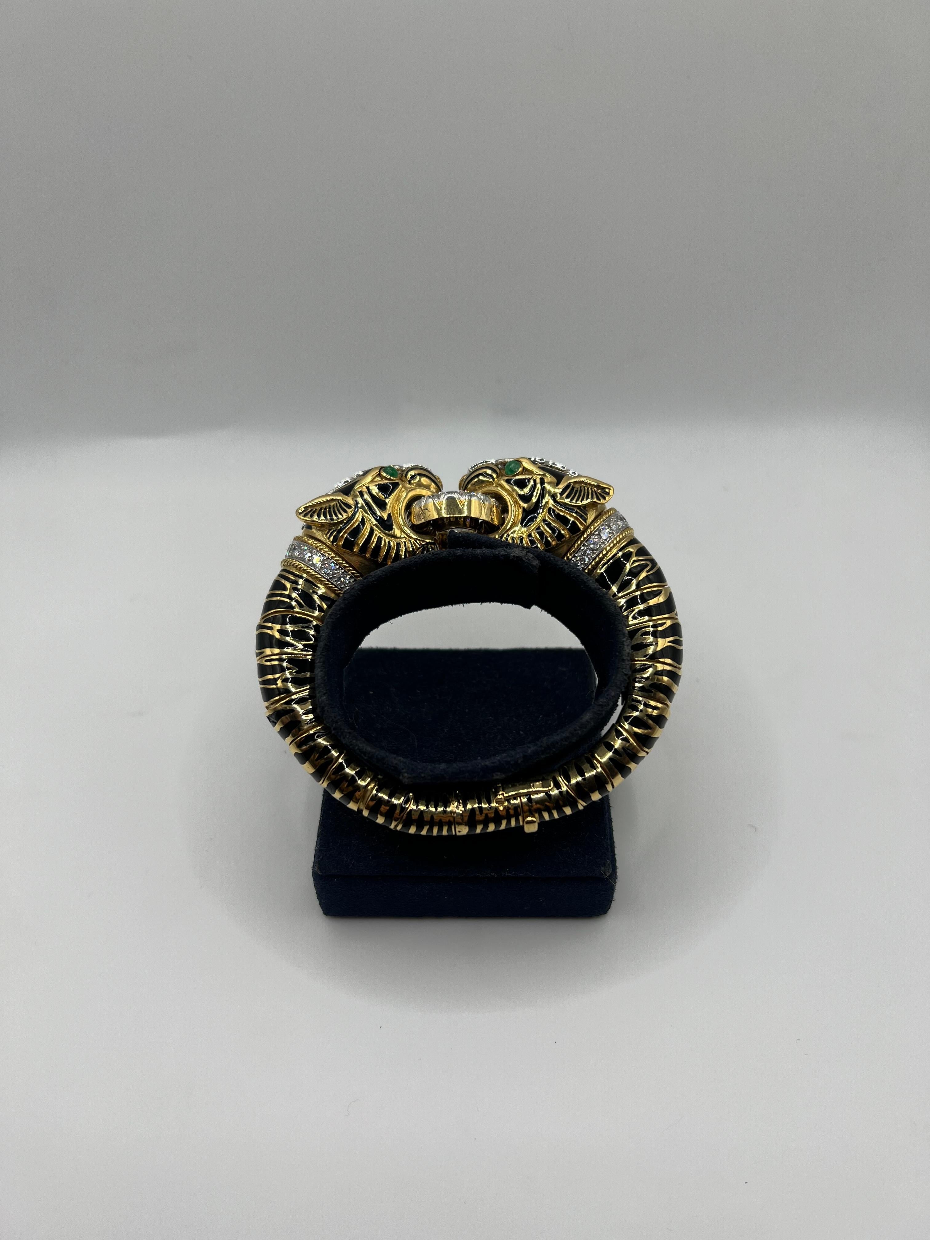 Tigerarmband aus Gold, Platin, Emaille, Smaragd und Diamanten von David Webb (Rundschliff)