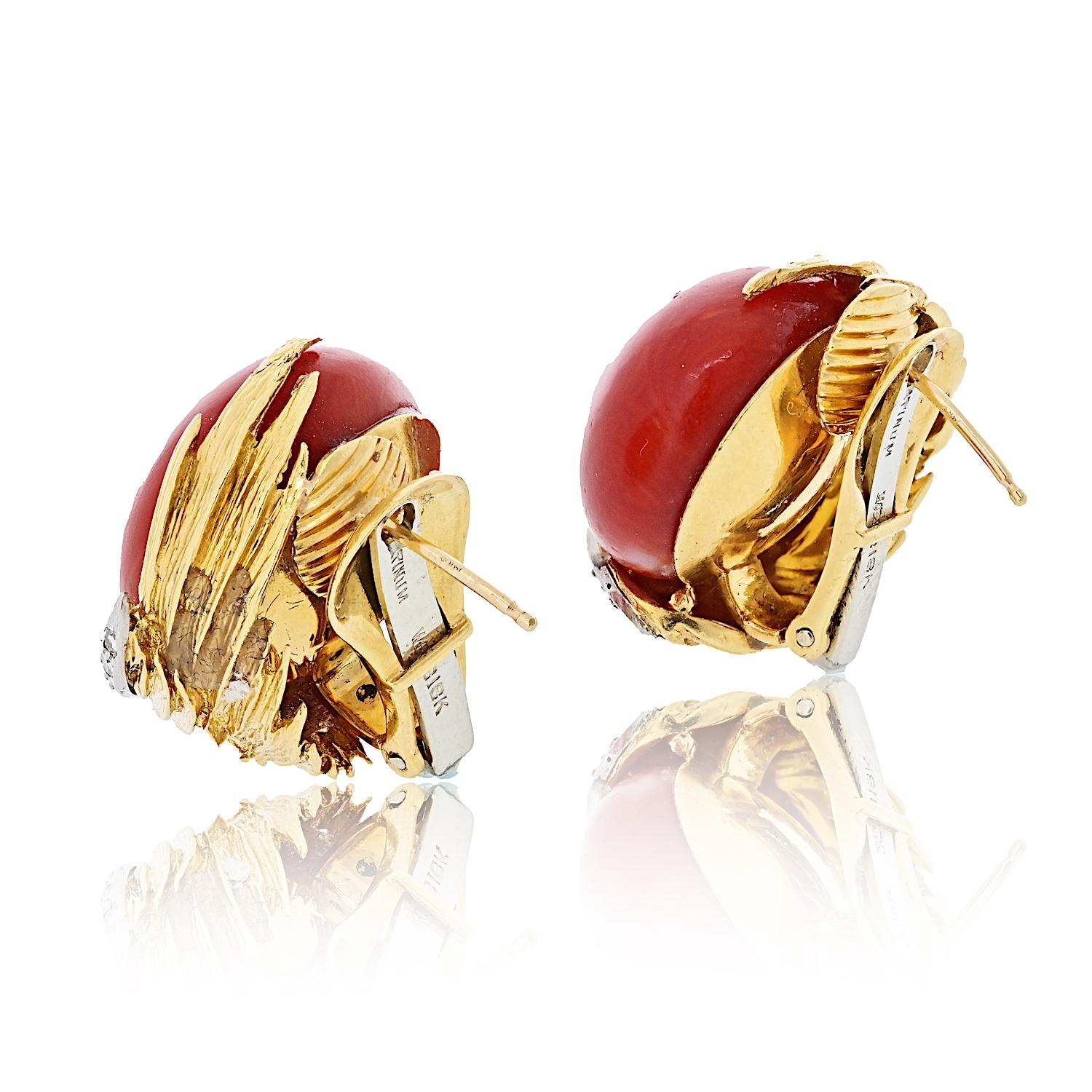 David Webb Goldes Orecchino con perno in platino e corallo rotondo con pavé di diamanti a 18 carati in vendita 2