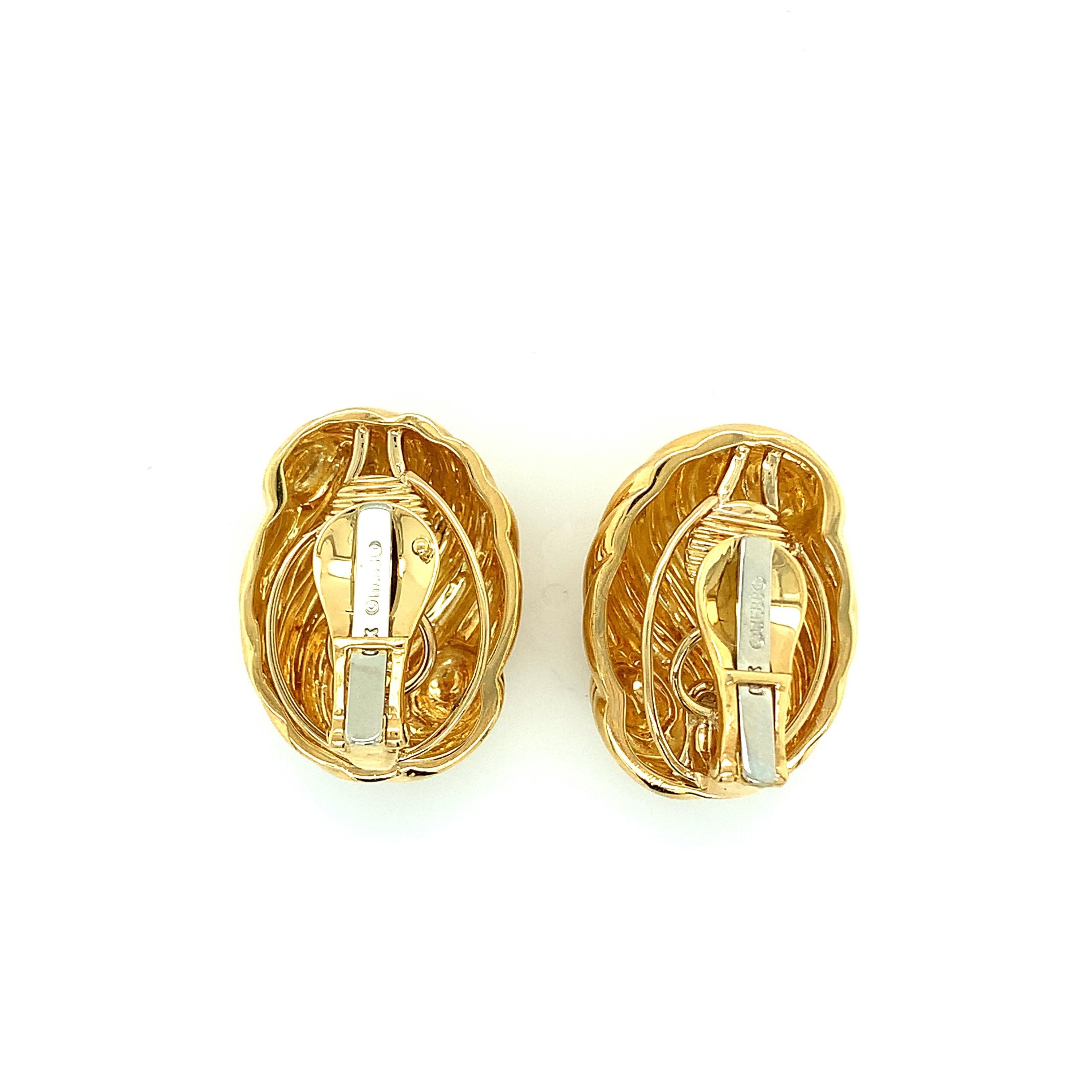 David Webb 18 karat yellow gold ear clips with a swirl design. Circa 1970s. Marked: 18K / Webb. Total weight: 26.5 grams. Width: 0.75 inch. Length: 1 inch. 
