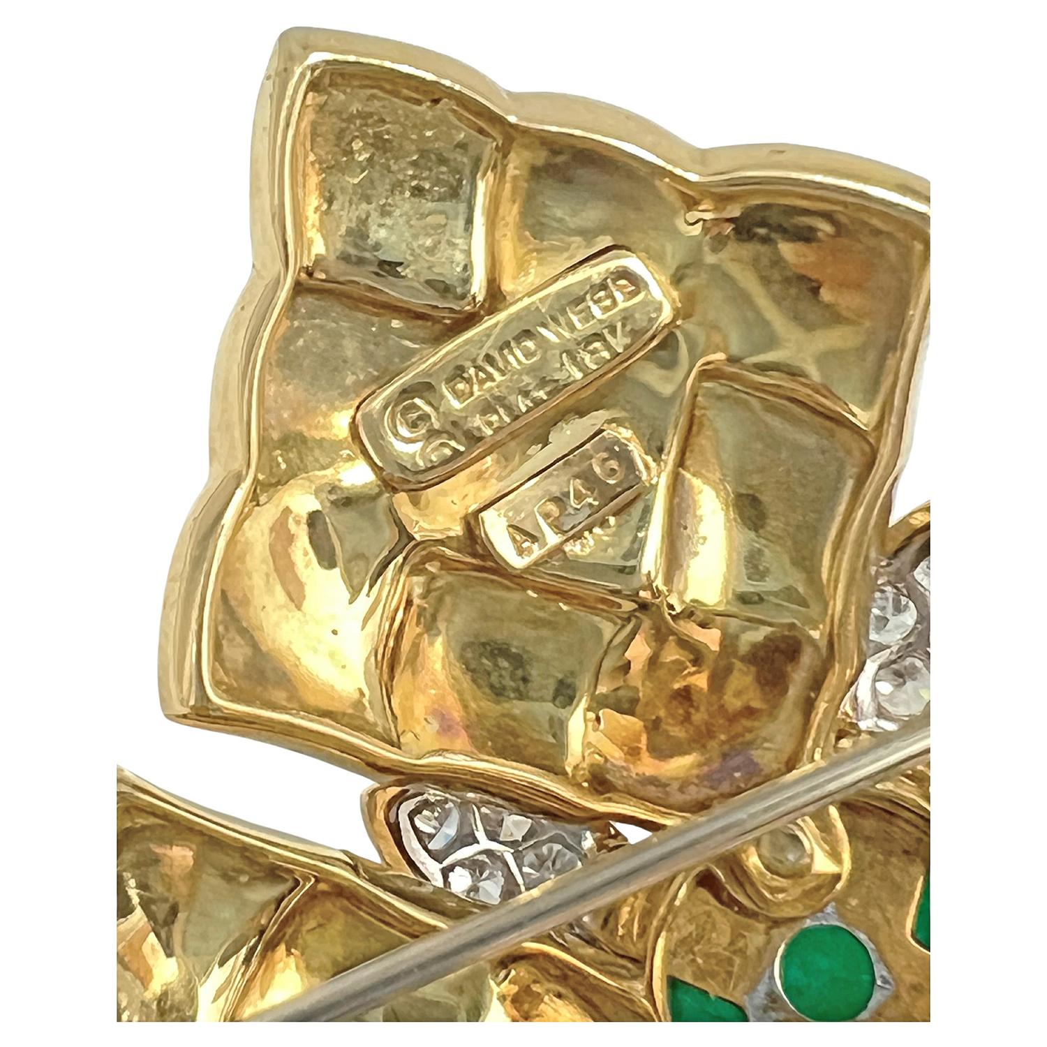 Taille cabochon David Webb Broche pendentif émail vert-bleu, émeraude et diamants en vente
