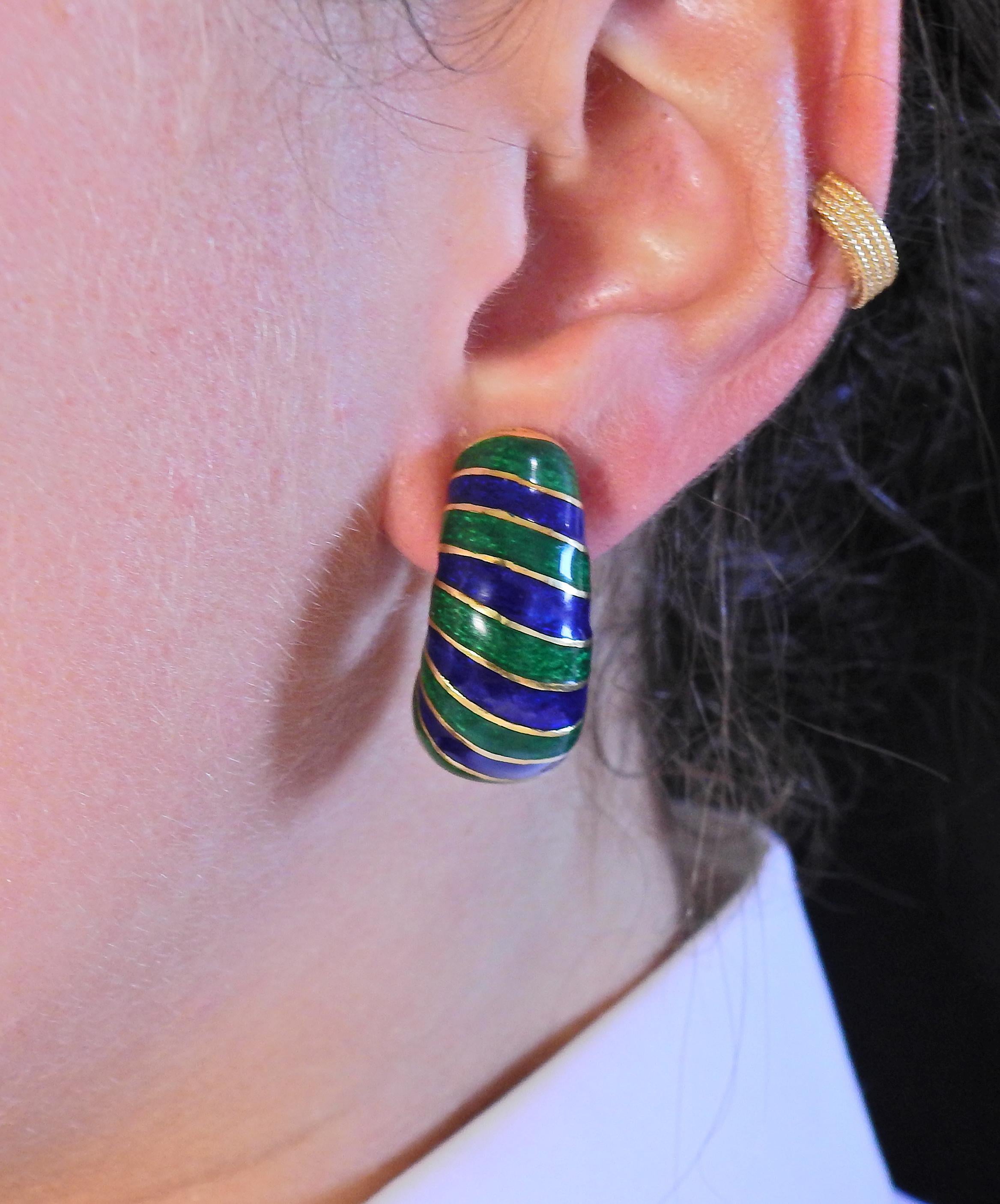 David Webb, boucles d'oreilles demi-créoles en or et émail vert et bleu Pour femmes en vente